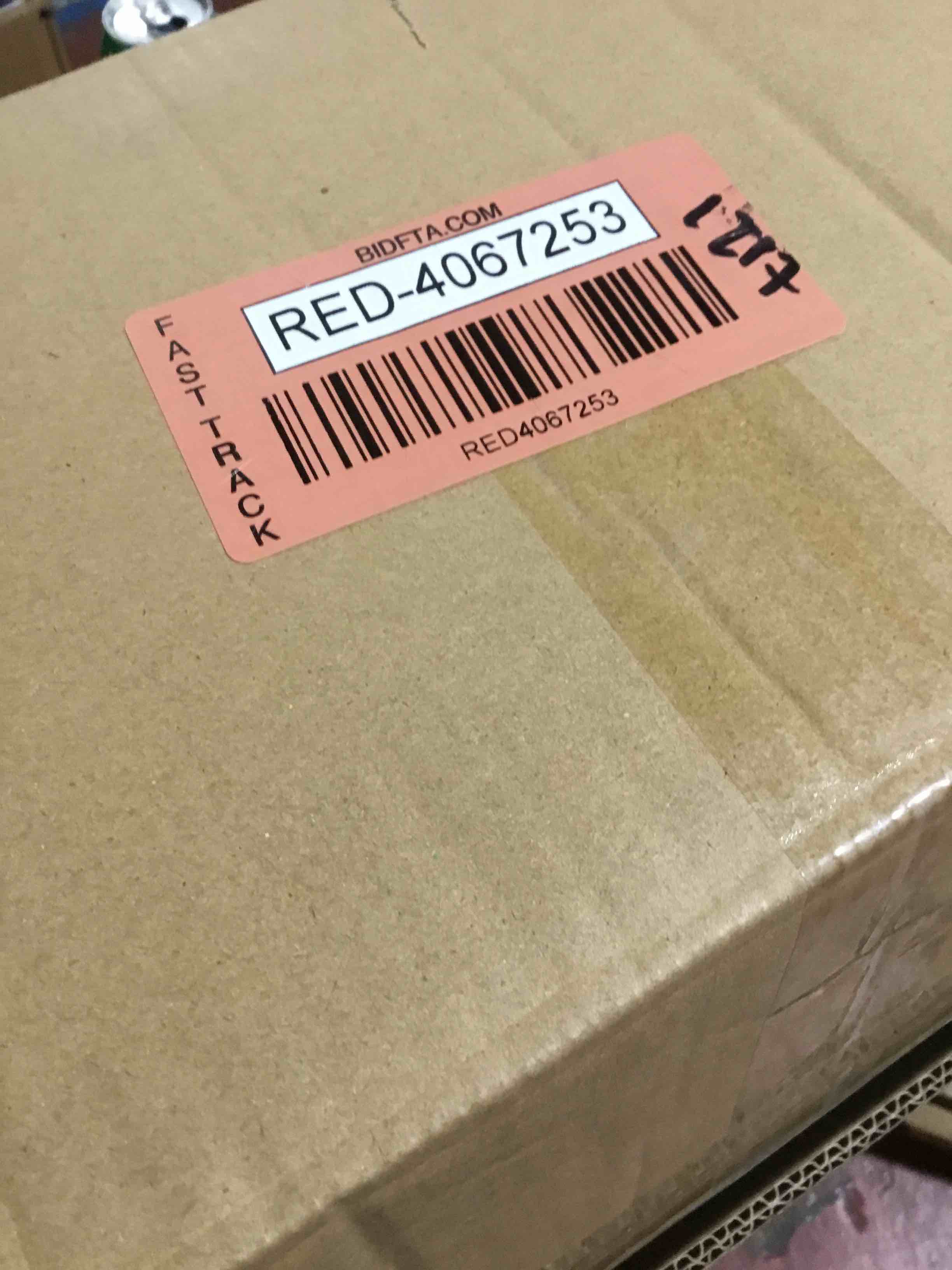 https://s3.amazonaws.com/lotting-images-prod/bidfta/RED4067253_1709923128150.jpeg