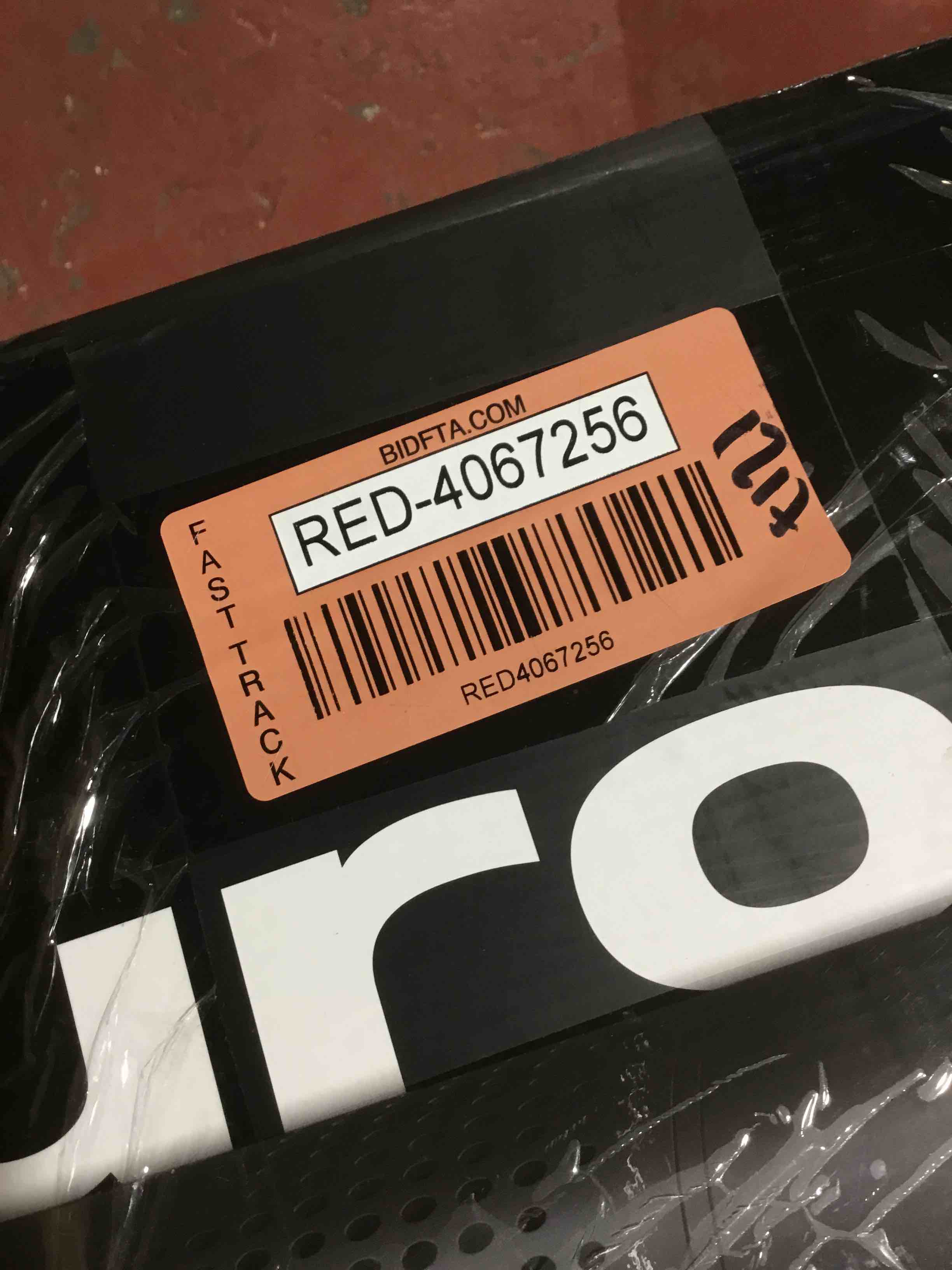 https://s3.amazonaws.com/lotting-images-prod/bidfta/RED4067256_1709923498336.jpeg