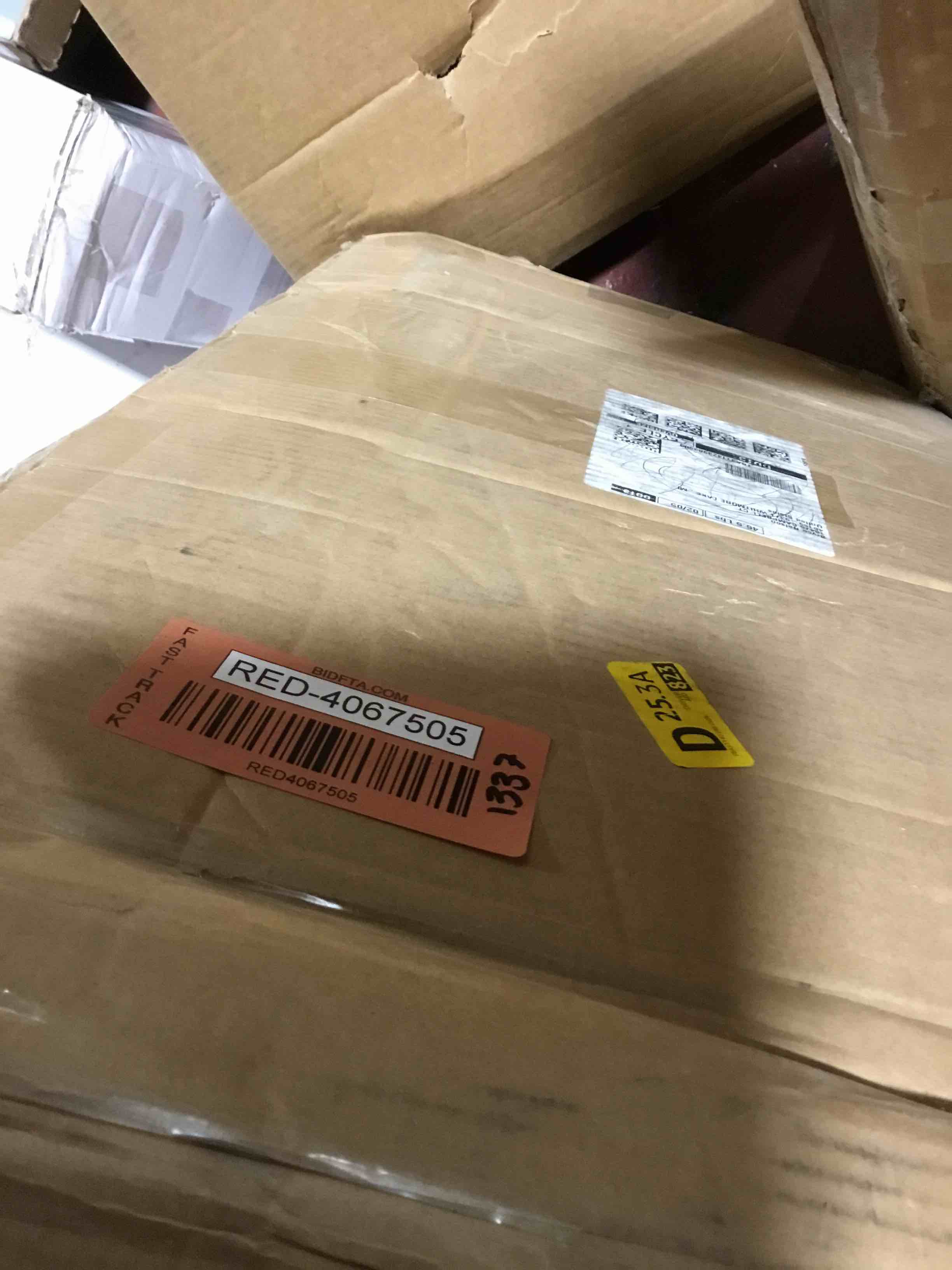 https://s3.amazonaws.com/lotting-images-prod/bidfta/RED4067505_1710516977987.jpeg