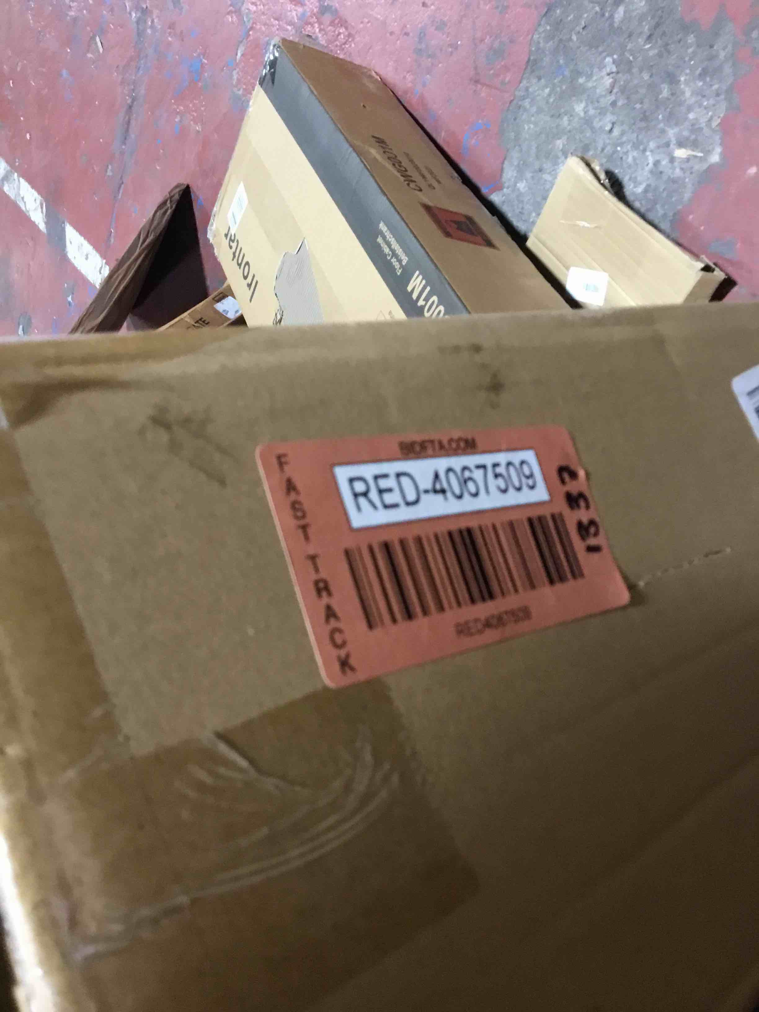 https://s3.amazonaws.com/lotting-images-prod/bidfta/RED4067509_1710517656178.jpeg