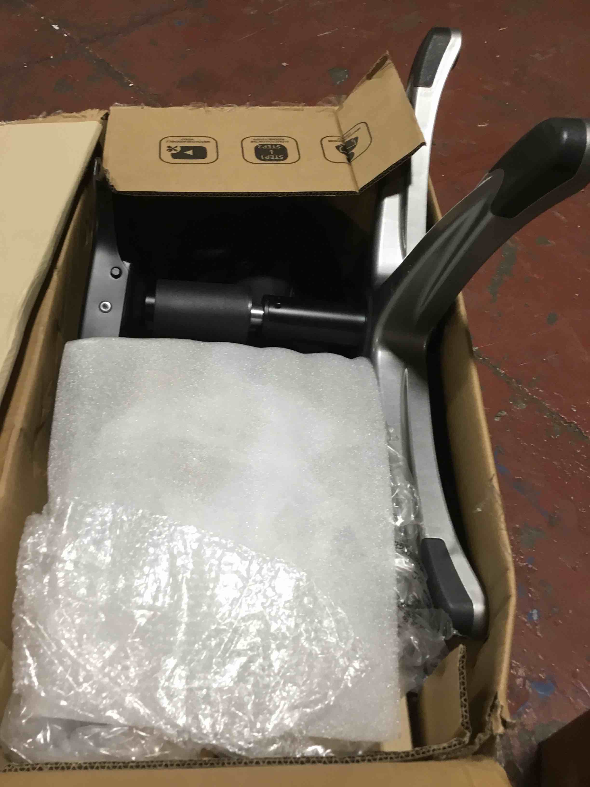https://s3.amazonaws.com/lotting-images-prod/bidfta/RED4067511_1710520693769.jpeg