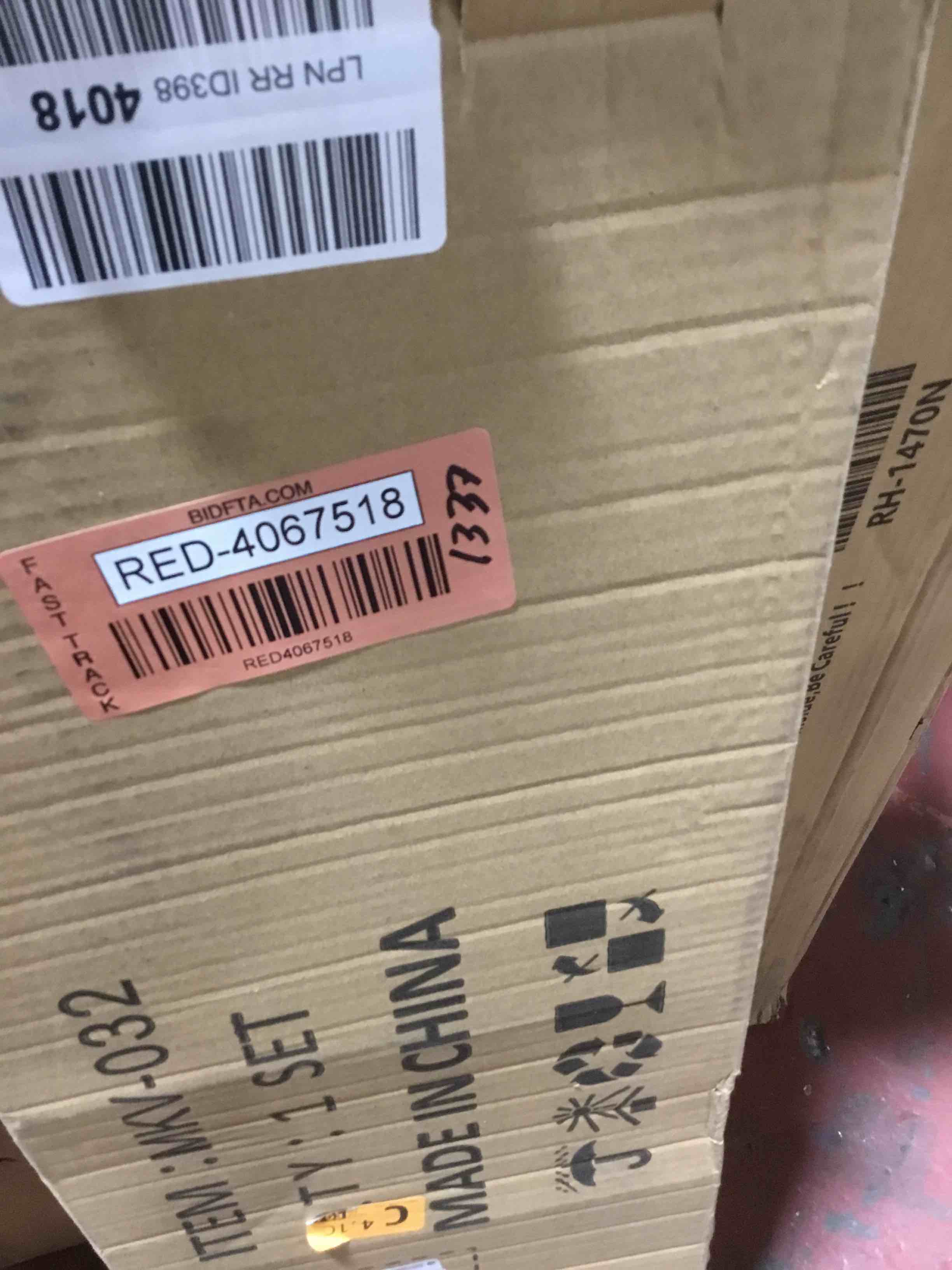 https://s3.amazonaws.com/lotting-images-prod/bidfta/RED4067518_1710521276318.jpeg