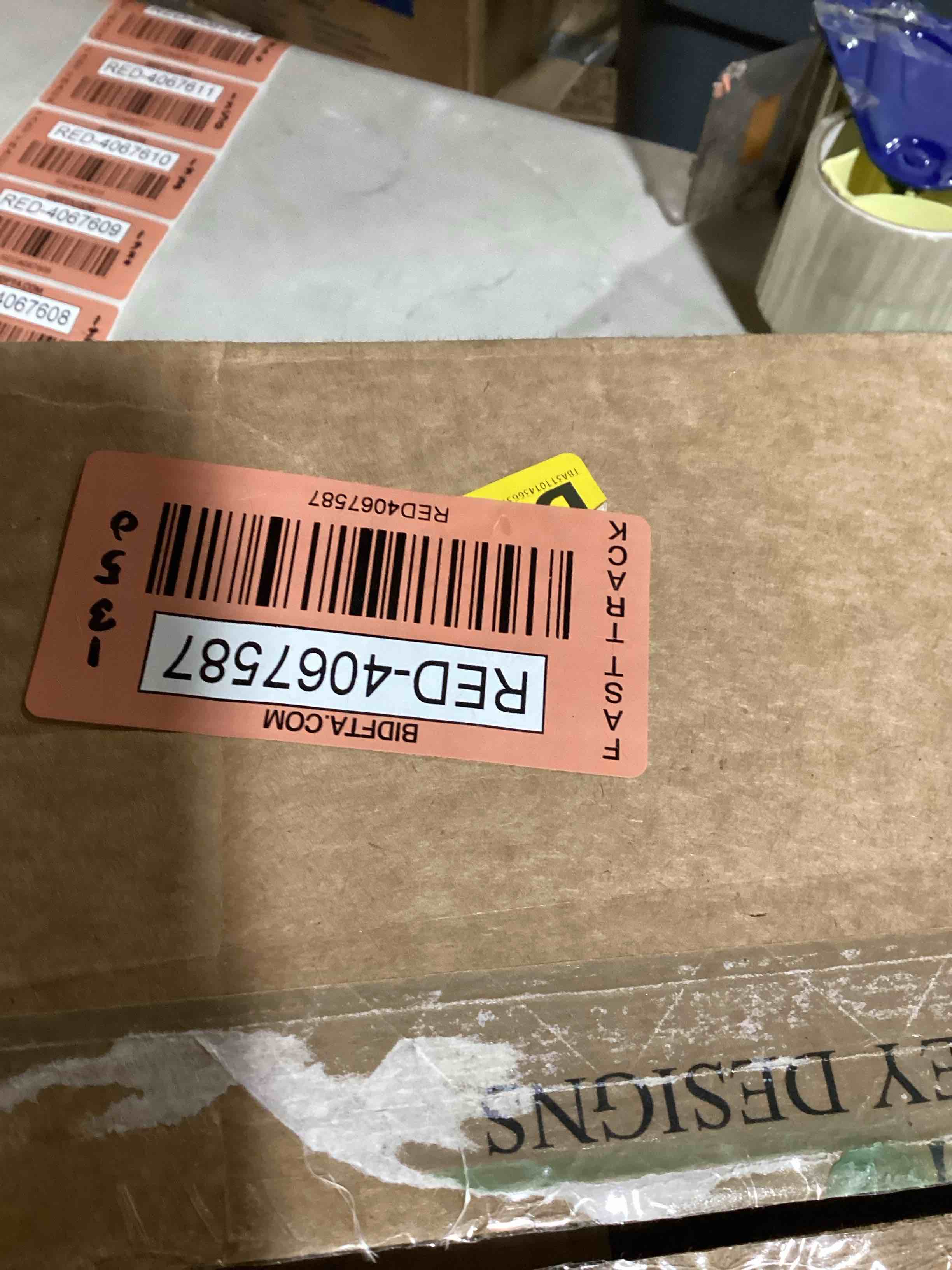 https://s3.amazonaws.com/lotting-images-prod/bidfta/RED4067587_1710764569288.jpeg