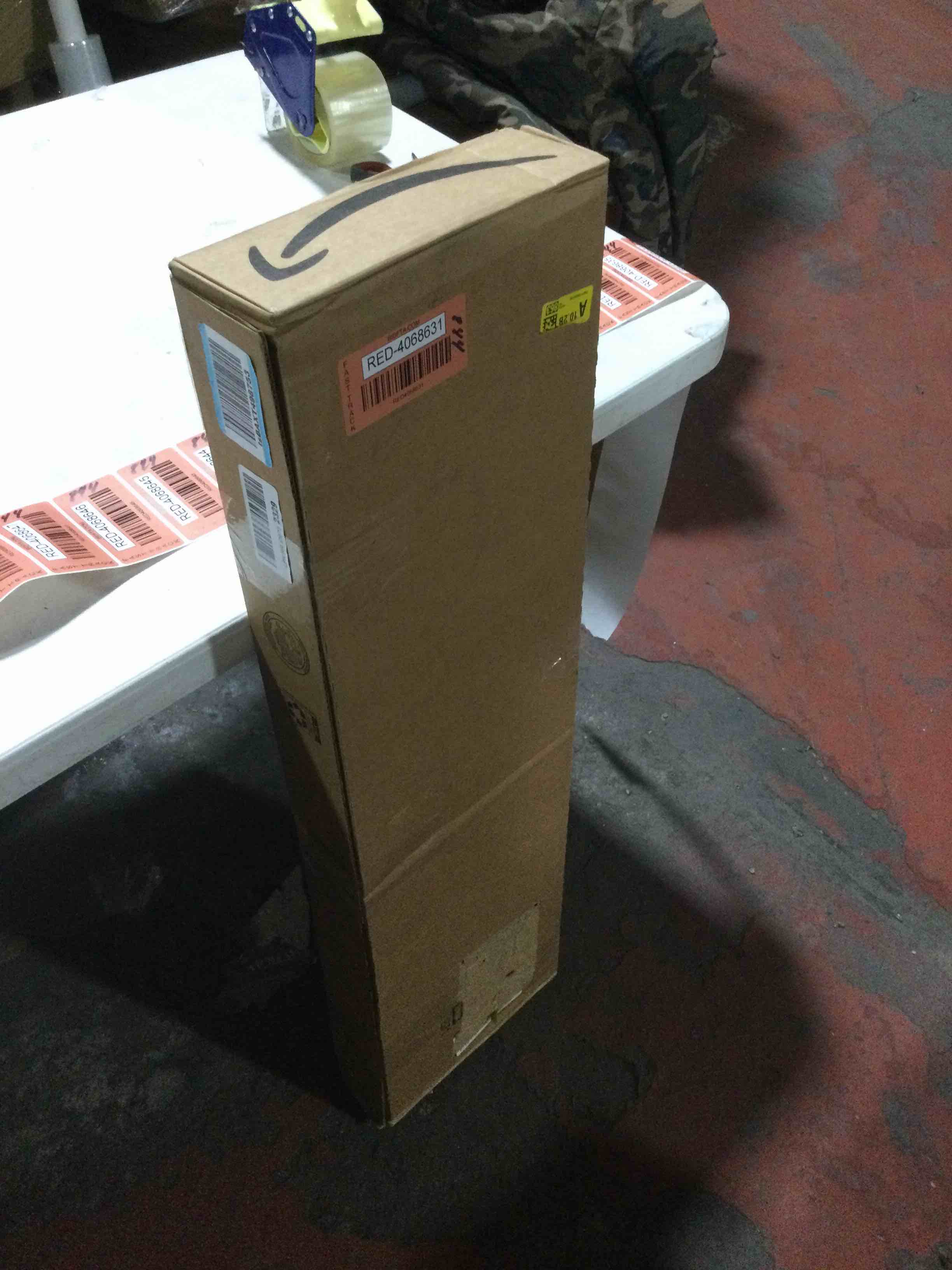 https://s3.amazonaws.com/lotting-images-prod/bidfta/RED4068631_1708540551036.jpeg