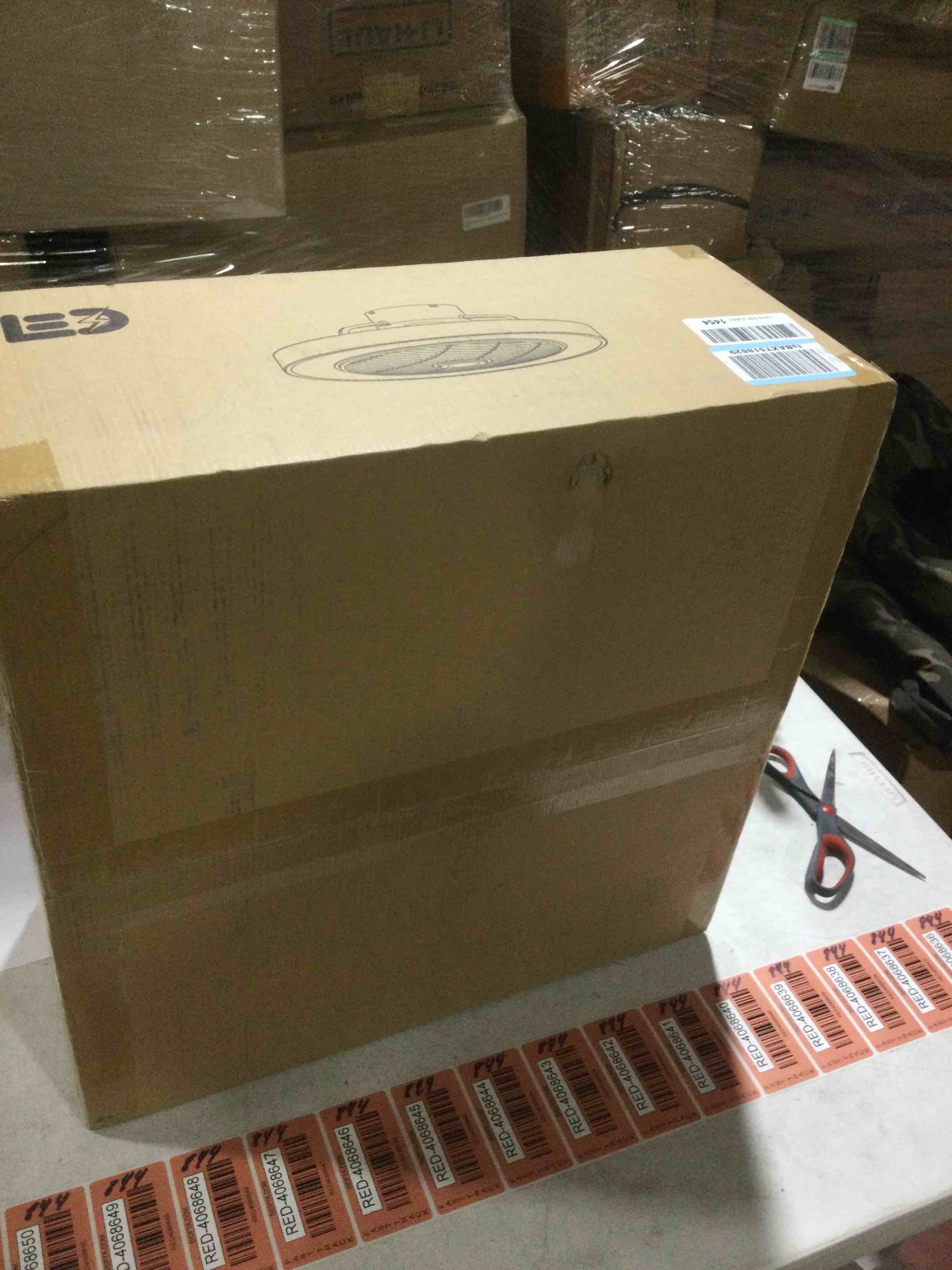 https://s3.amazonaws.com/lotting-images-prod/bidfta/RED4068635_1708541393194.jpeg