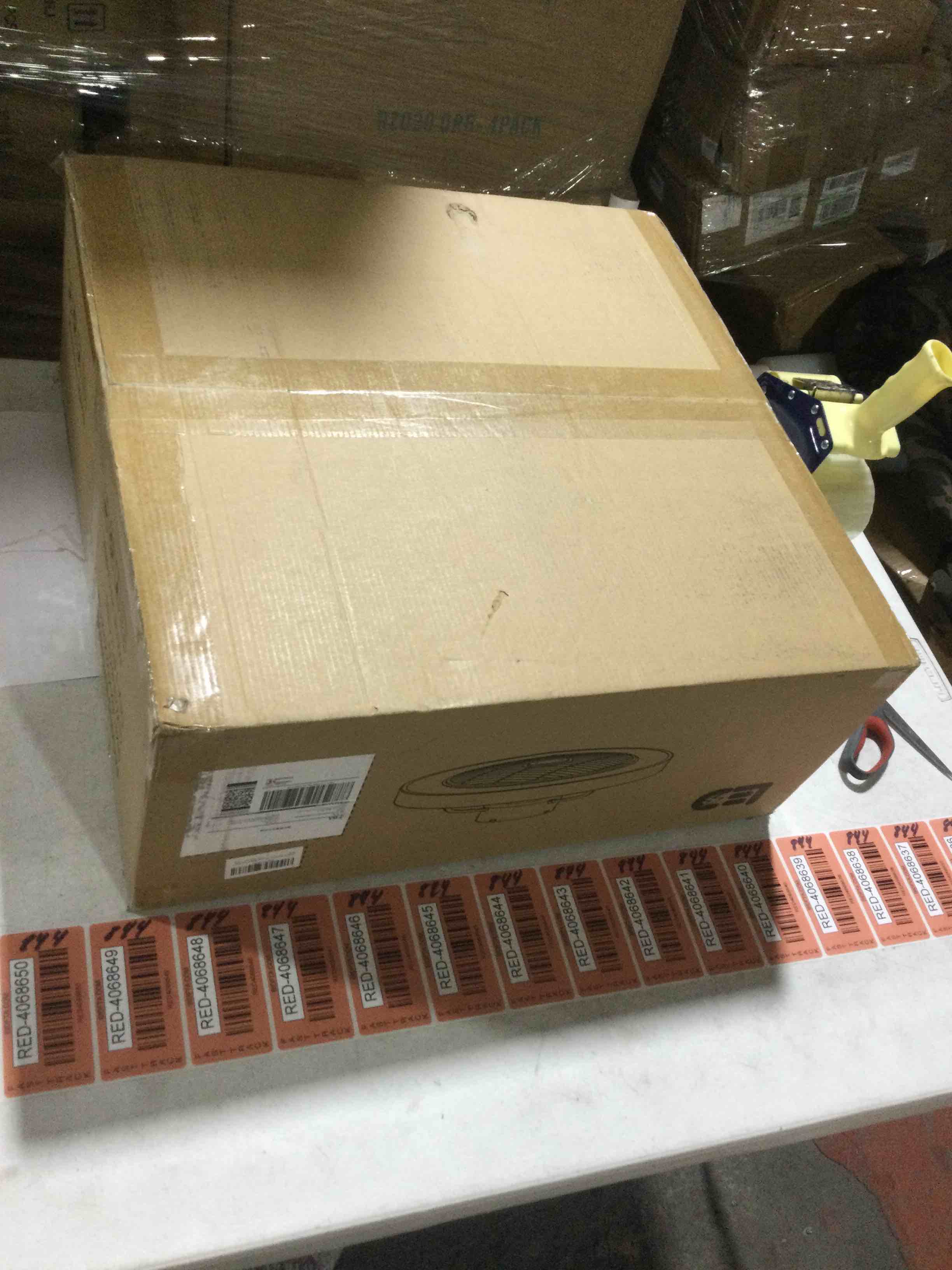 https://s3.amazonaws.com/lotting-images-prod/bidfta/RED4068635_1708541410175.jpeg