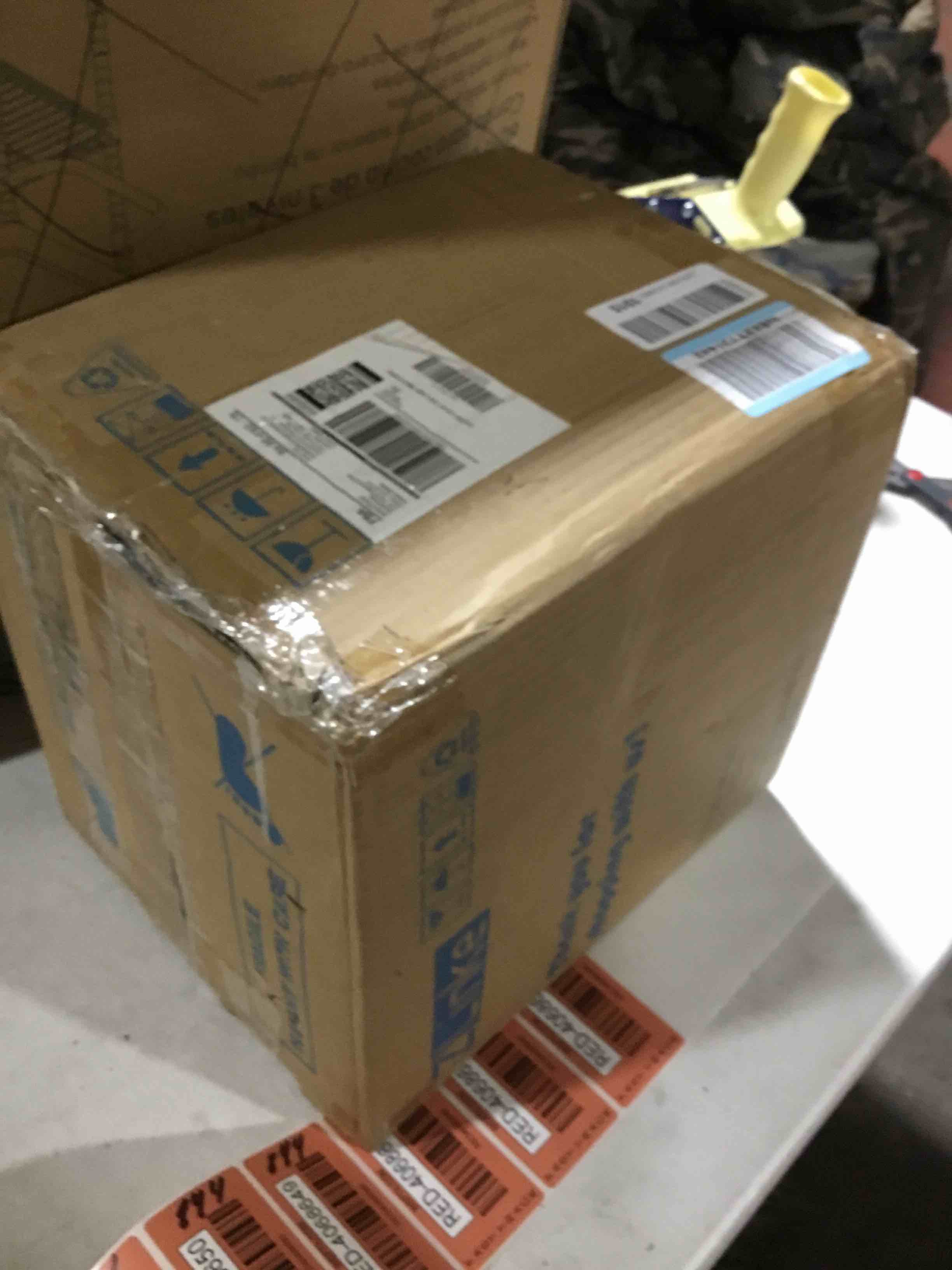 https://s3.amazonaws.com/lotting-images-prod/bidfta/RED4068650_1708544613105.jpeg
