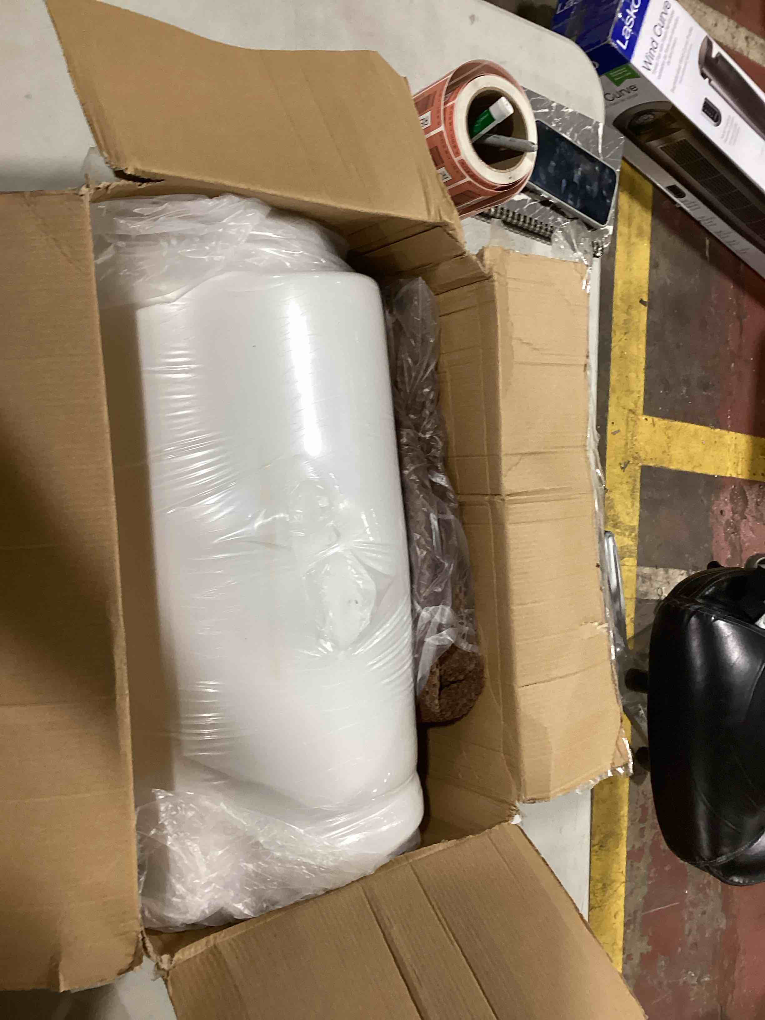 https://s3.amazonaws.com/lotting-images-prod/bidfta/RED4069522_1717529459651.jpeg