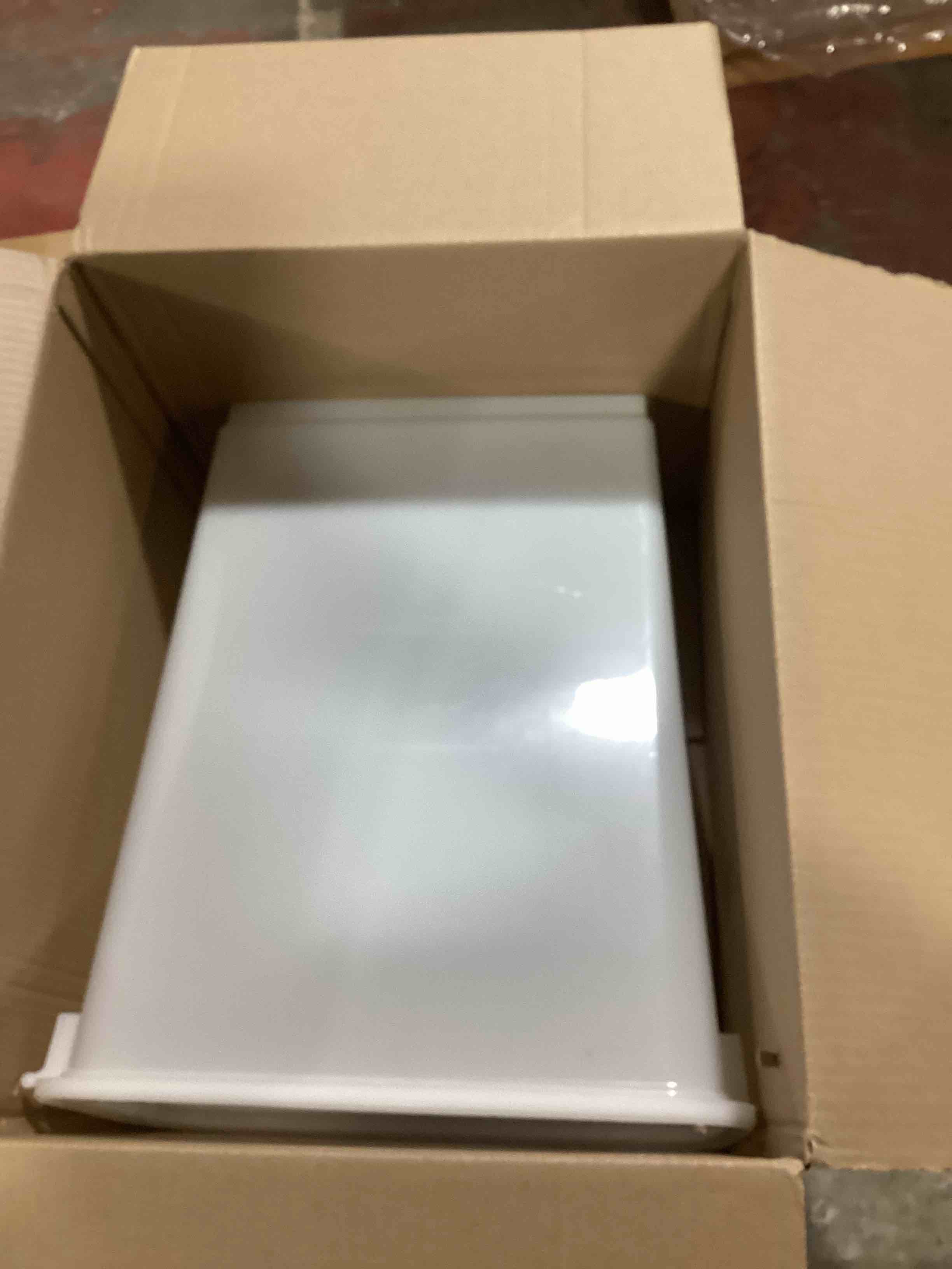 https://s3.amazonaws.com/lotting-images-prod/bidfta/RED4069532_1717535226714.jpeg