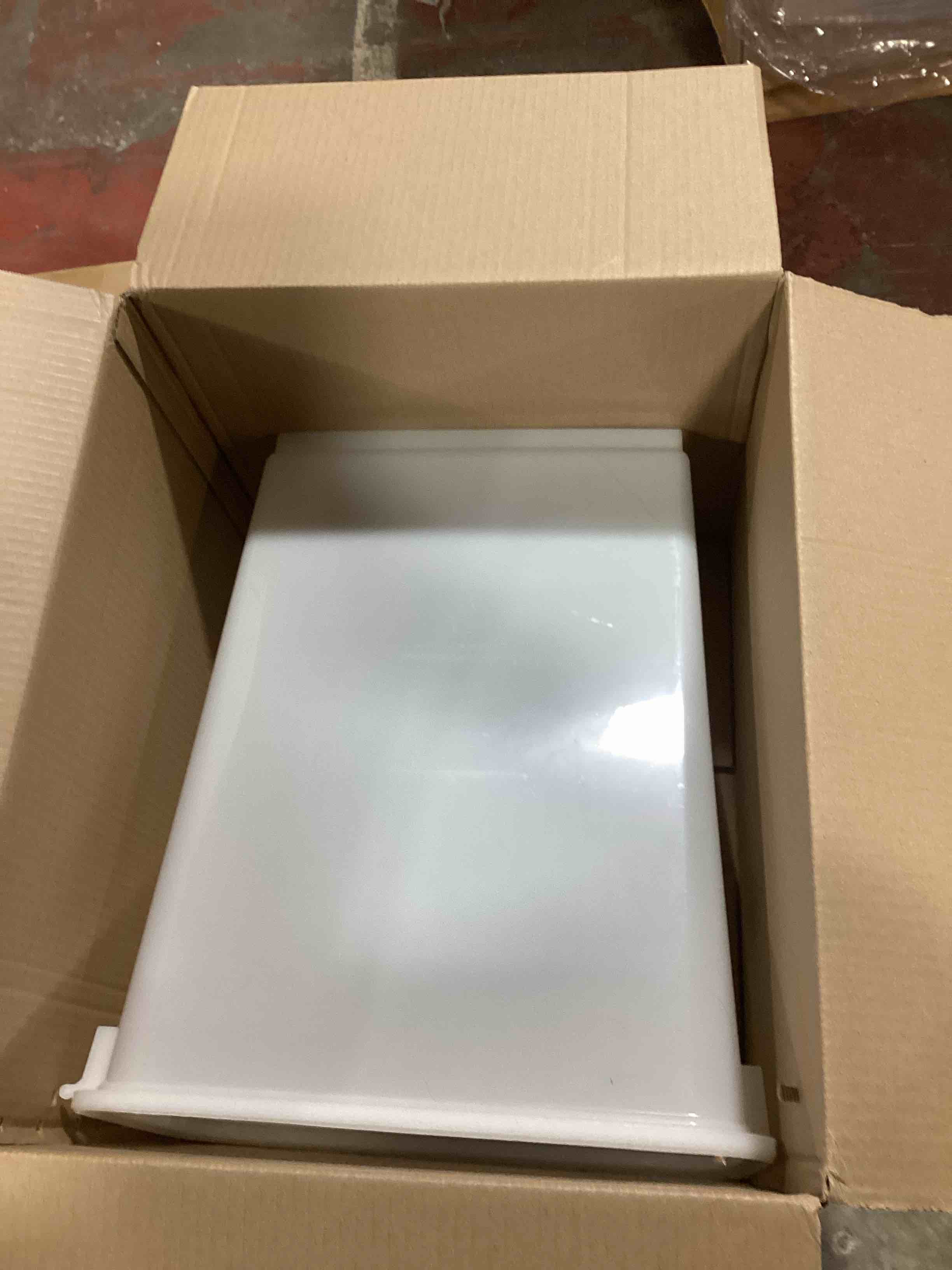 https://s3.amazonaws.com/lotting-images-prod/bidfta/RED4069532_1717535227678.jpeg