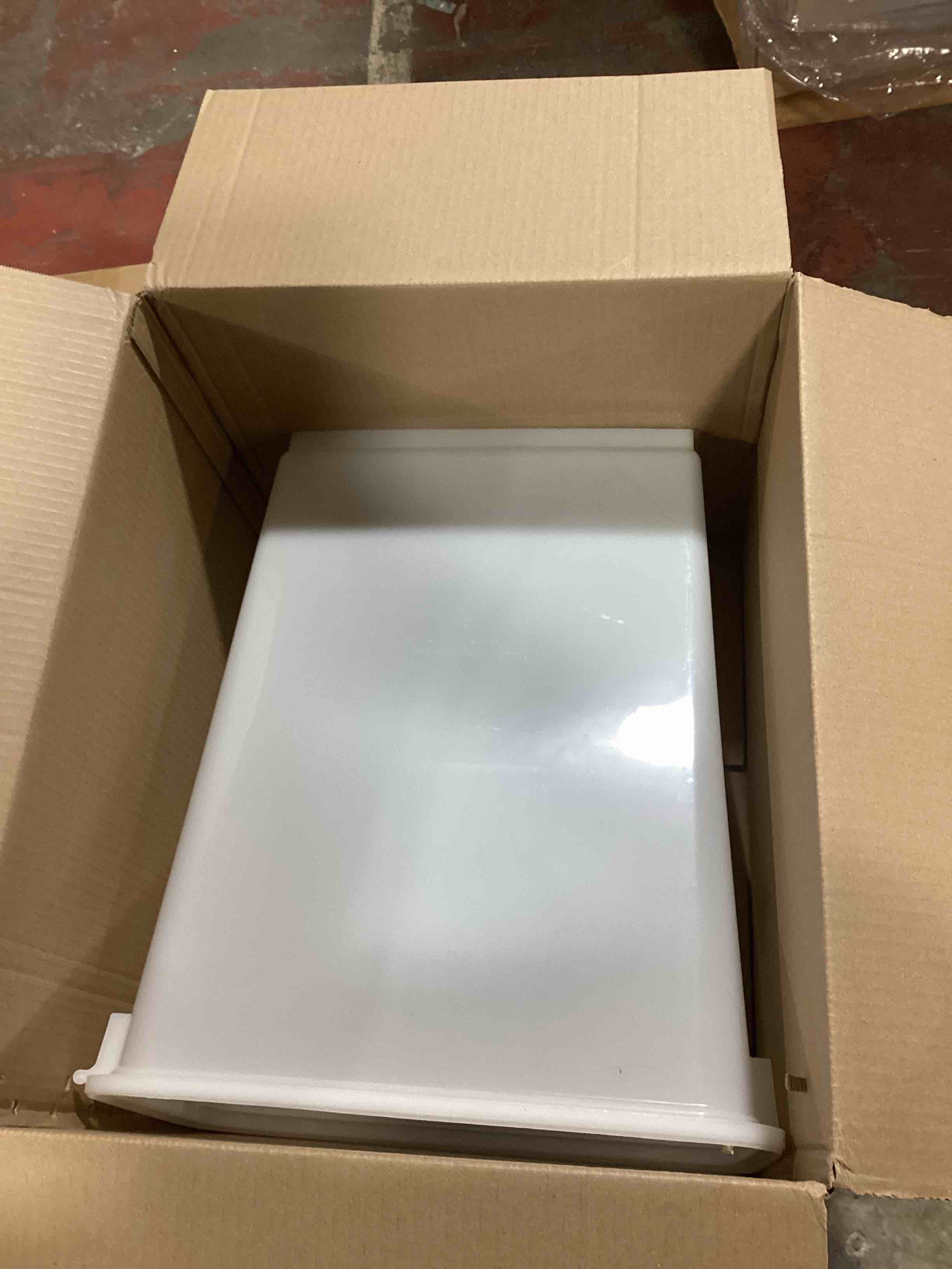 https://s3.amazonaws.com/lotting-images-prod/bidfta/RED4069532_1717535228401.jpeg