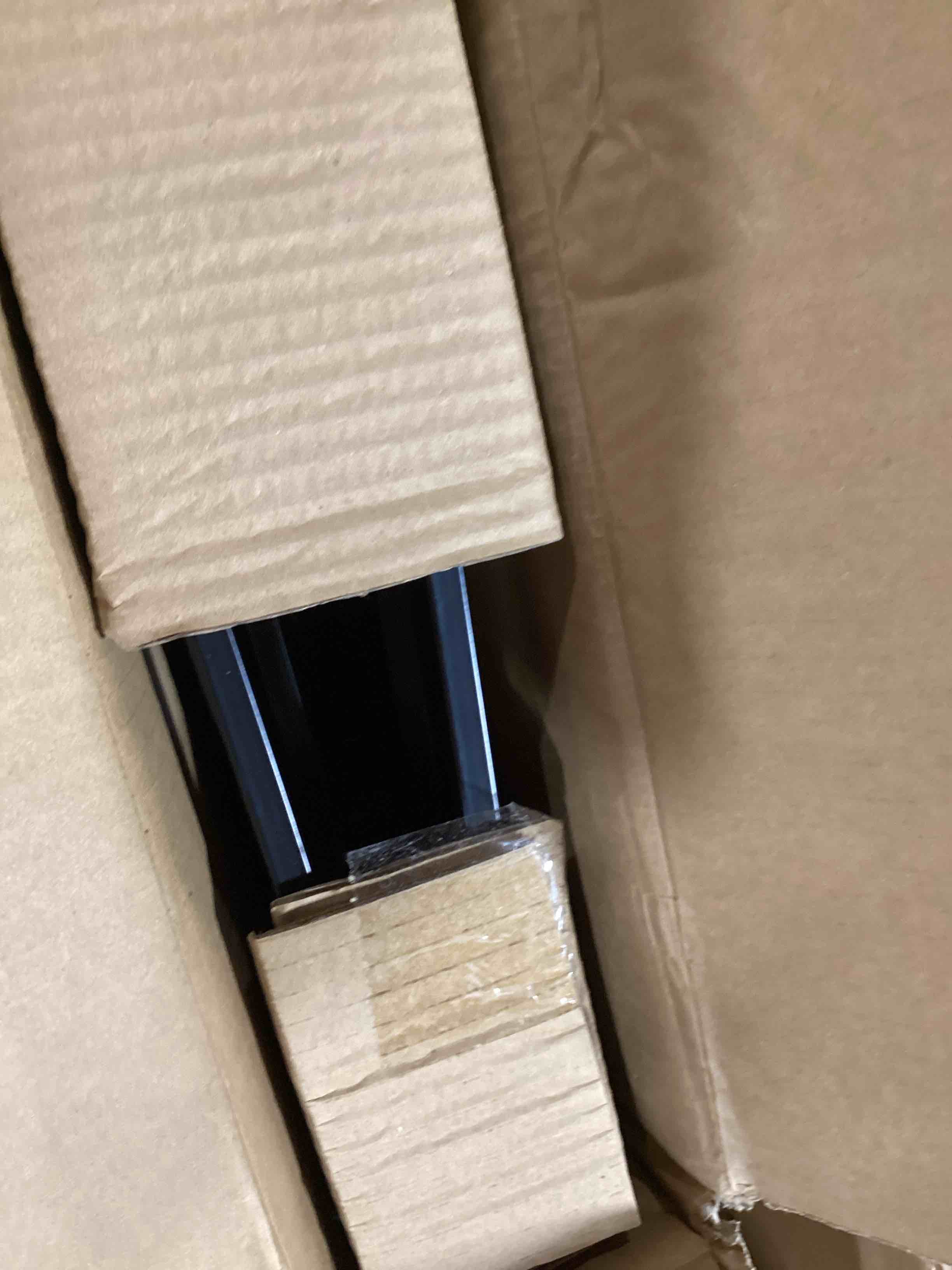 https://s3.amazonaws.com/lotting-images-prod/bidfta/RED4069889_1717693512155.jpeg