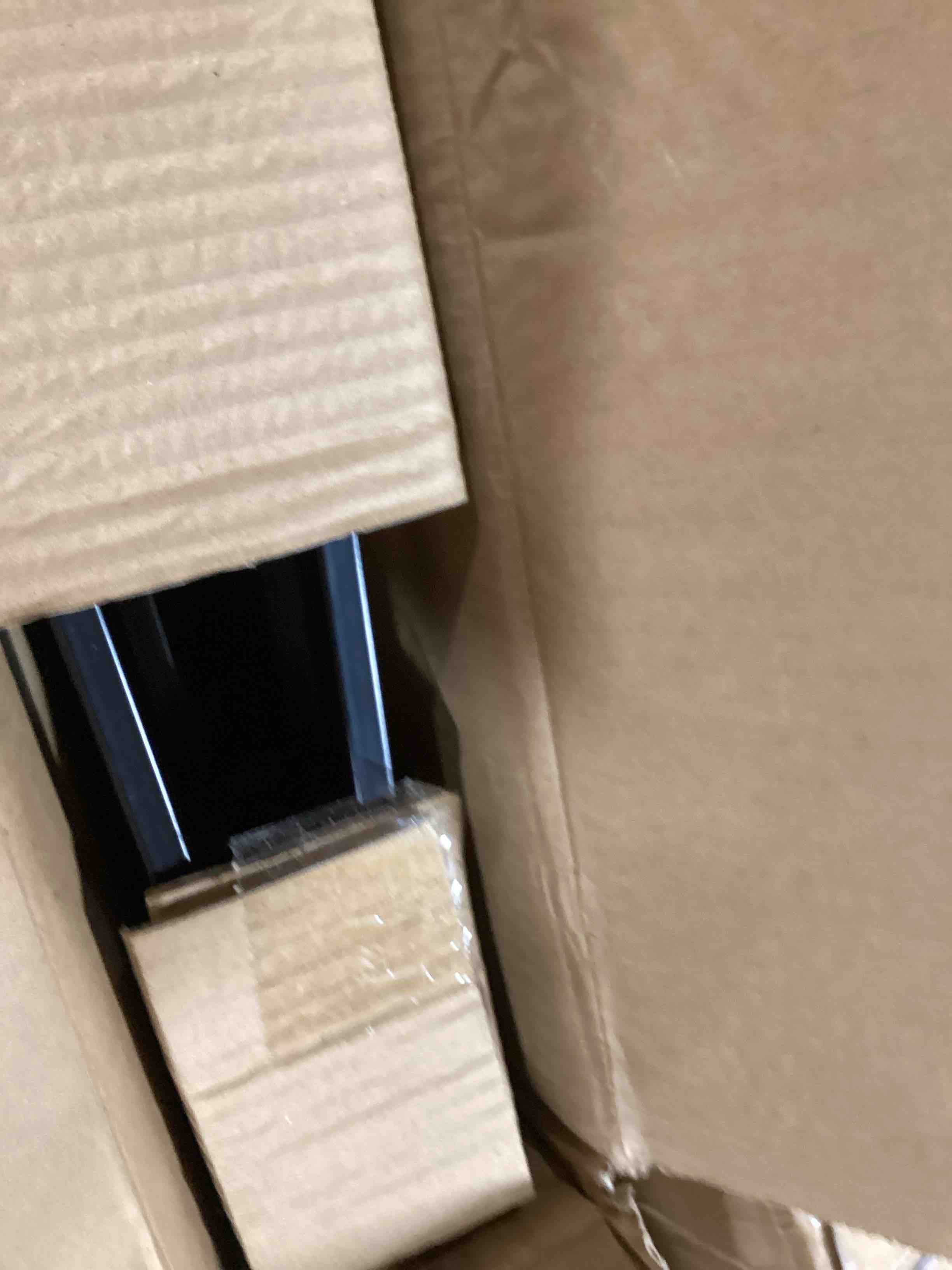 https://s3.amazonaws.com/lotting-images-prod/bidfta/RED4069889_1717693514246.jpeg