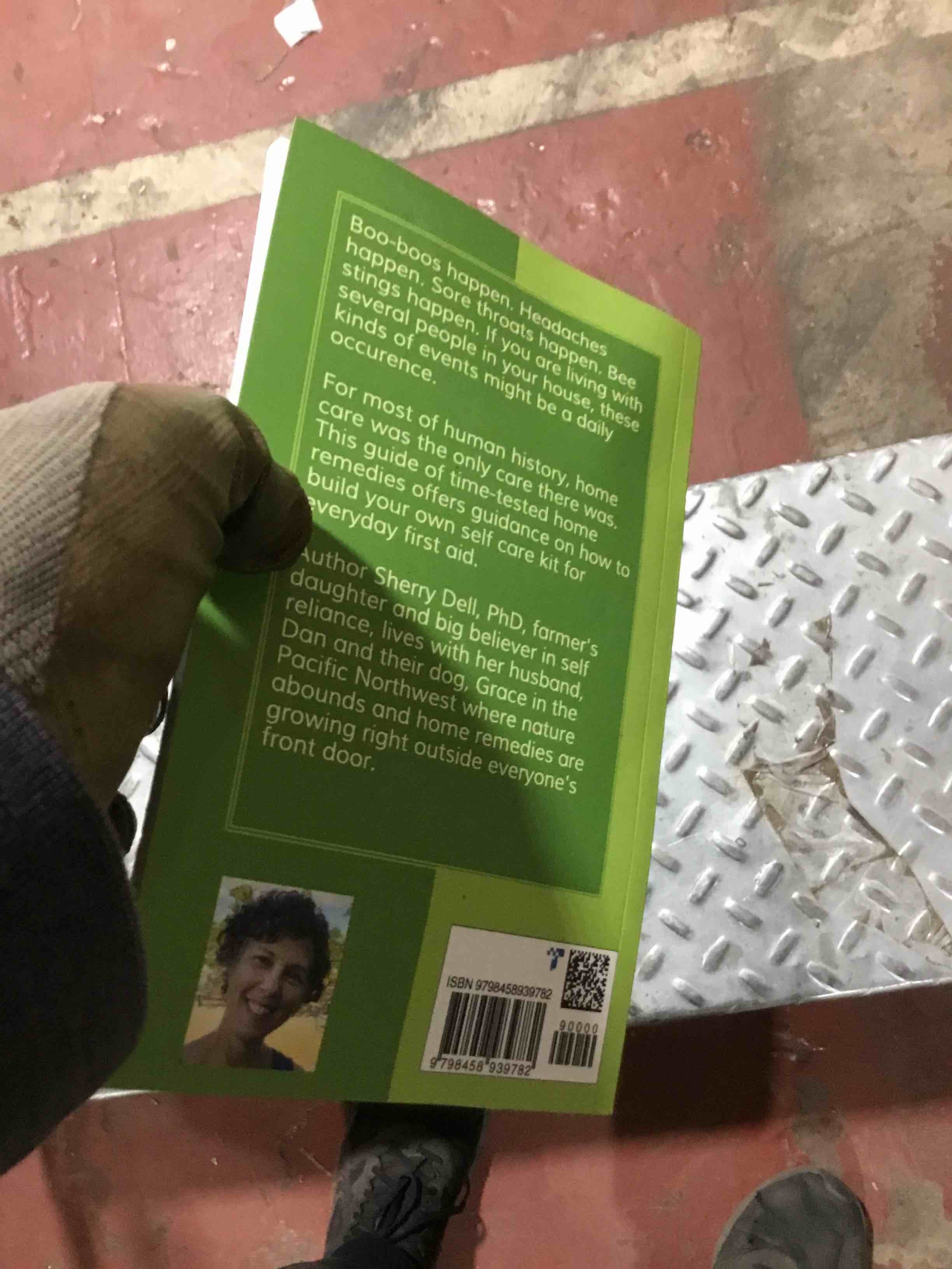 https://s3.amazonaws.com/lotting-images-prod/bidfta/RED4070321_1688757235651.jpeg