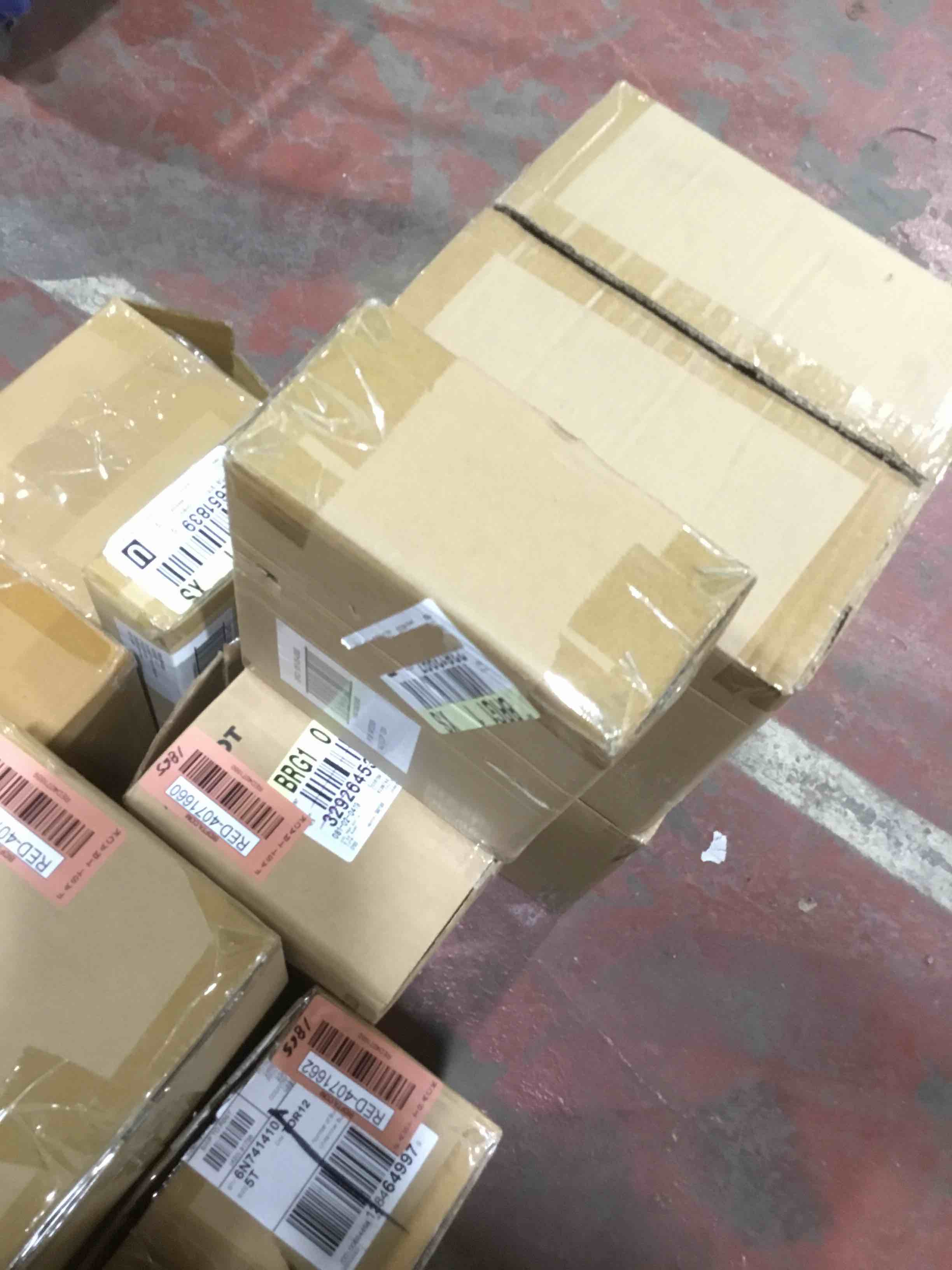 https://s3.amazonaws.com/lotting-images-prod/bidfta/RED4071666_1683817357566.jpeg