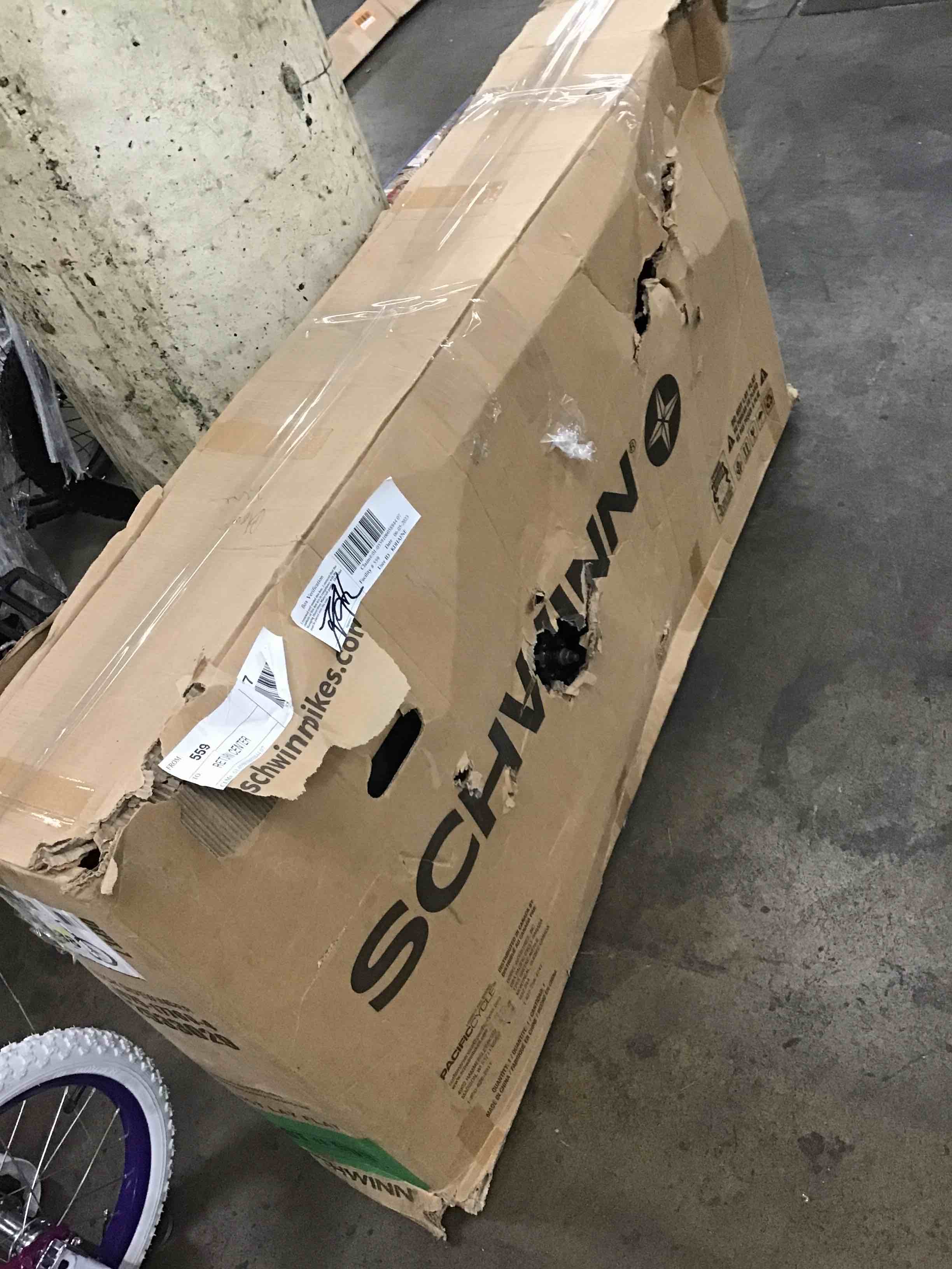 https://s3.amazonaws.com/lotting-images-prod/bidfta/RED4122420_1690403610891.jpeg