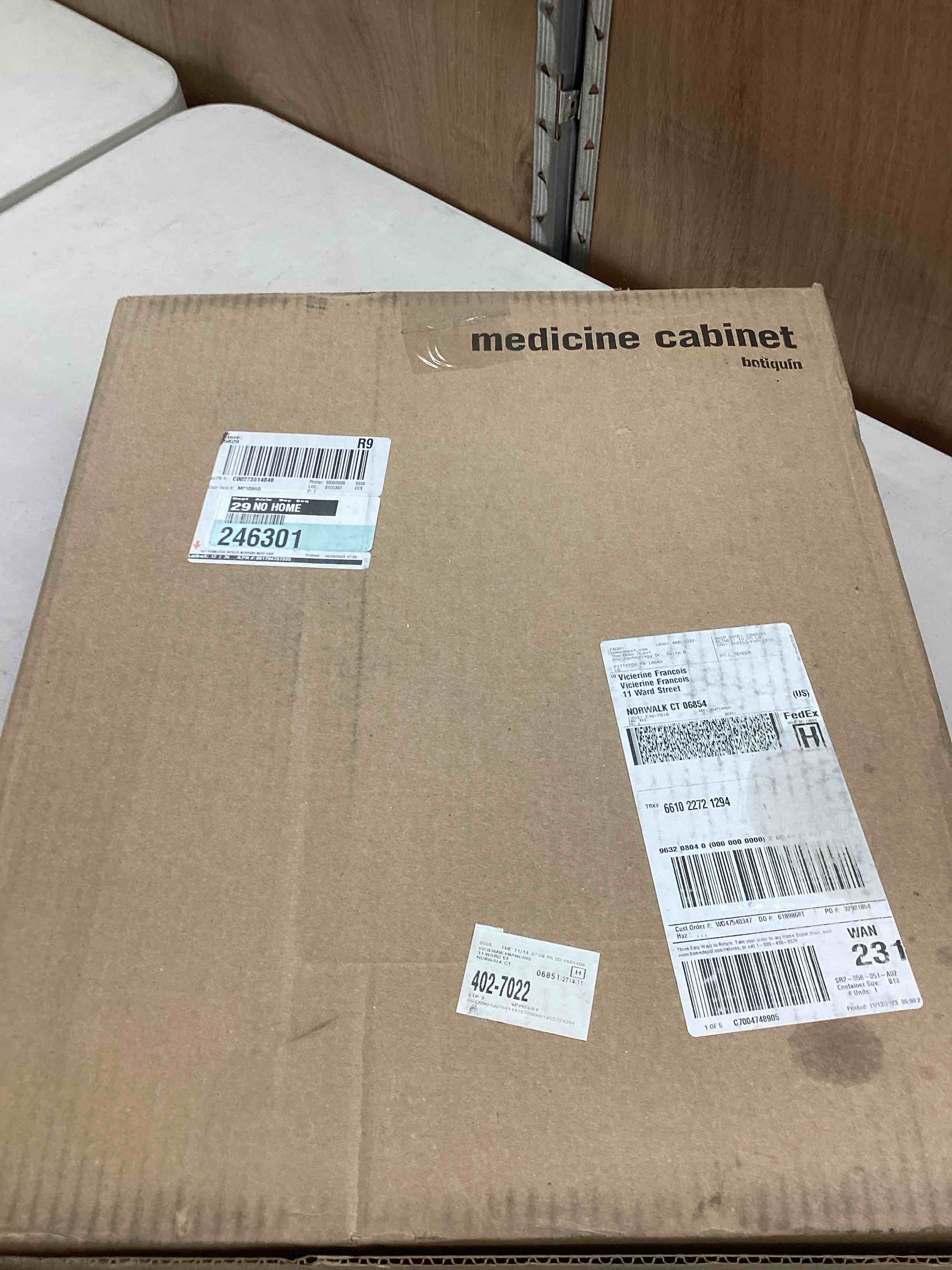 https://s3.amazonaws.com/lotting-images-prod/bidfta/RED4138471_1708634473478.jpeg