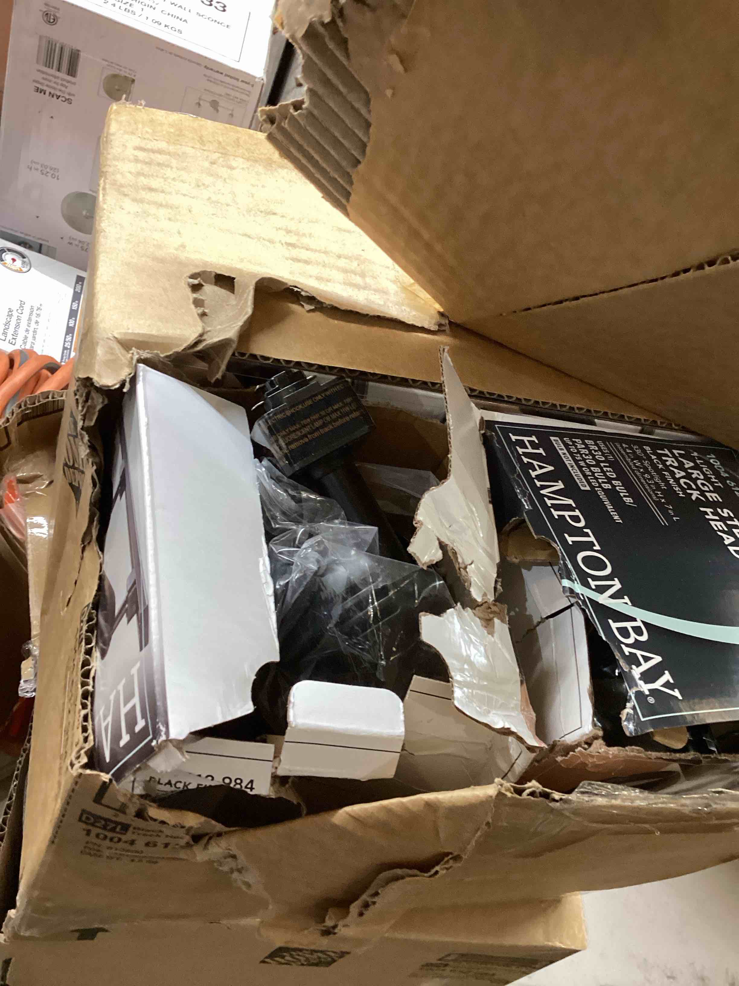 https://s3.amazonaws.com/lotting-images-prod/bidfta/RED4138597_1708716929459.jpeg