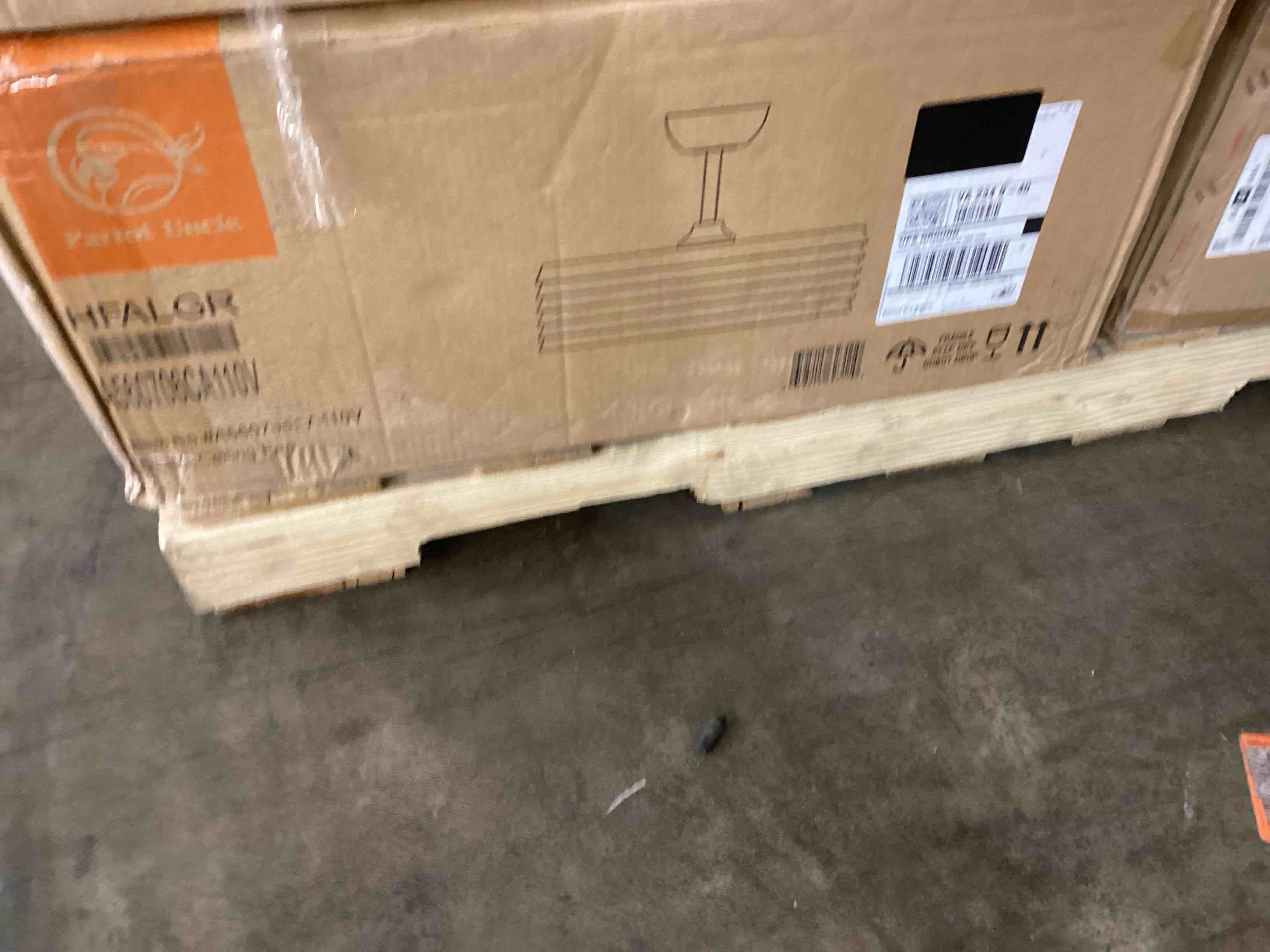 https://s3.amazonaws.com/lotting-images-prod/bidfta/RED4138800_1709215761789.jpeg