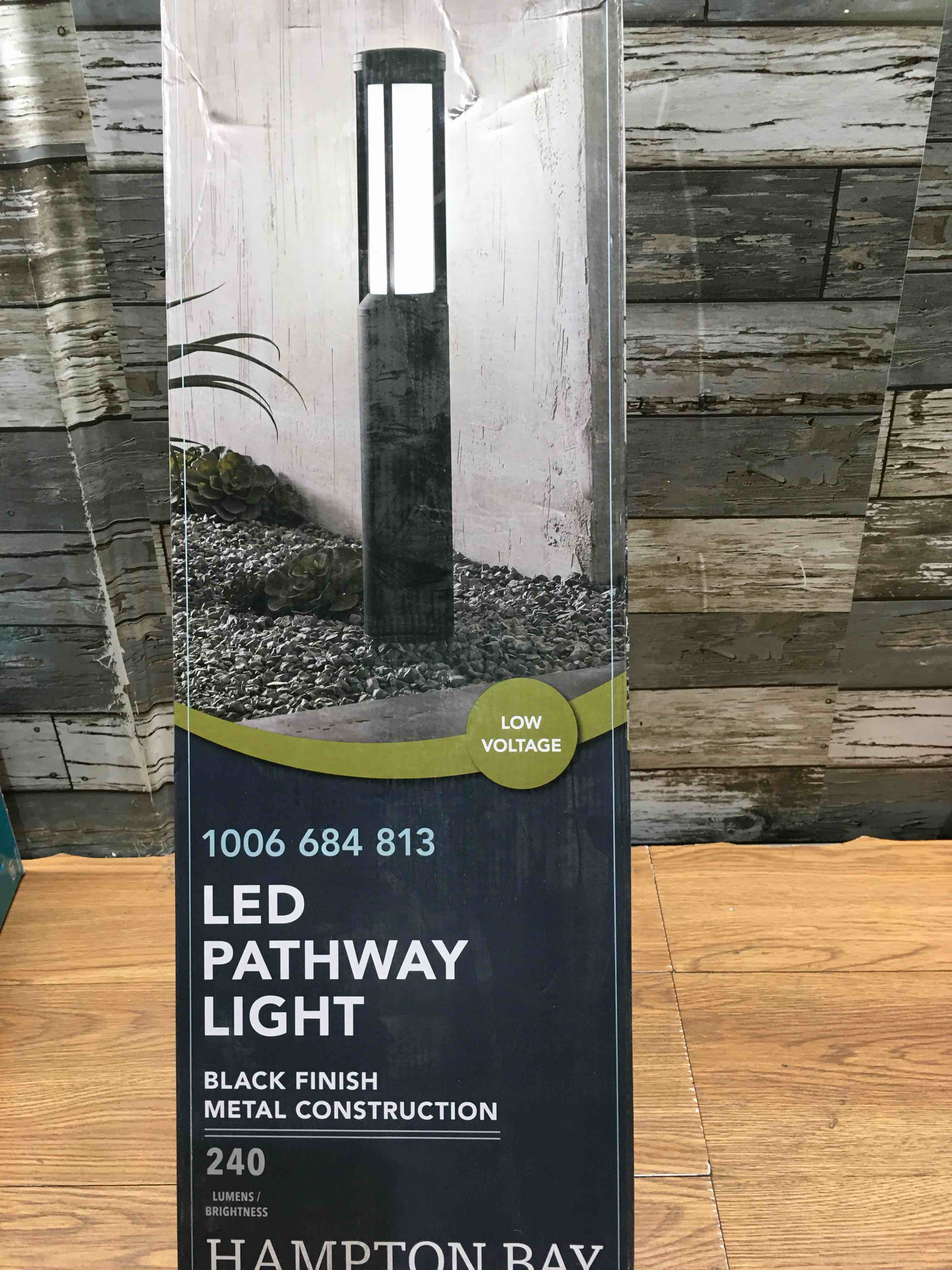 https://s3.amazonaws.com/lotting-images-prod/bidfta/RED4139654_1698863310456.jpeg