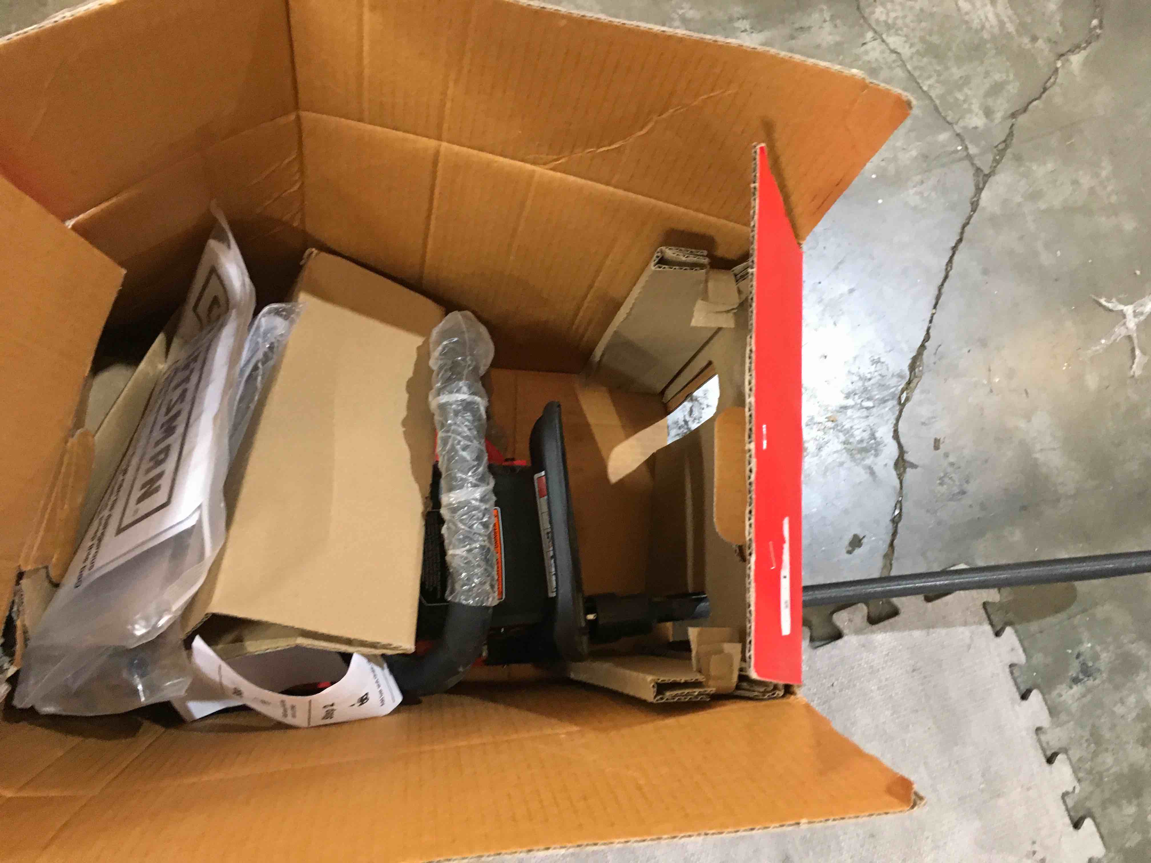https://s3.amazonaws.com/lotting-images-prod/bidfta/RED4139701_1698945999651.jpeg