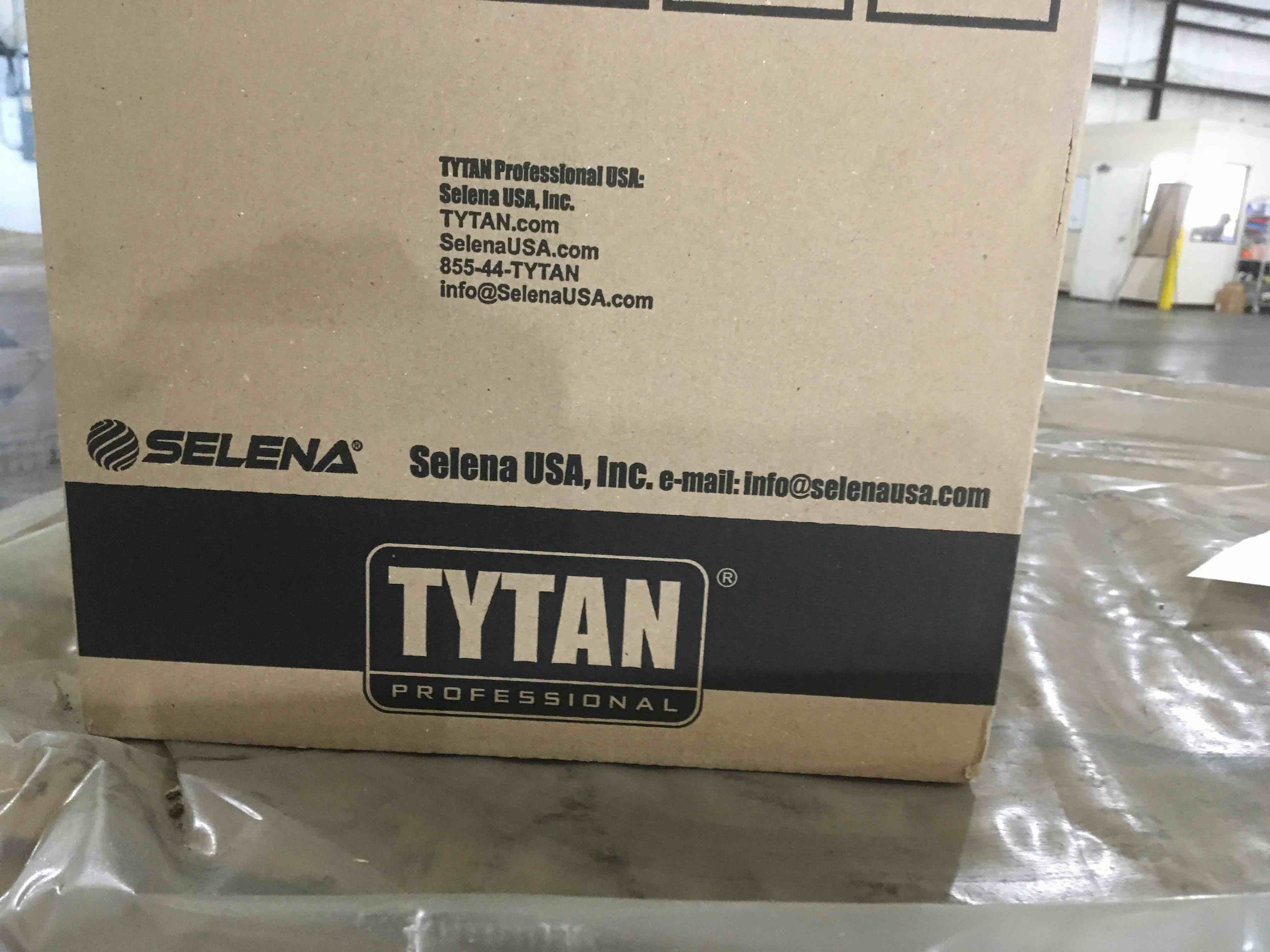 https://s3.amazonaws.com/lotting-images-prod/bidfta/RED4140421_1700059342977.jpeg