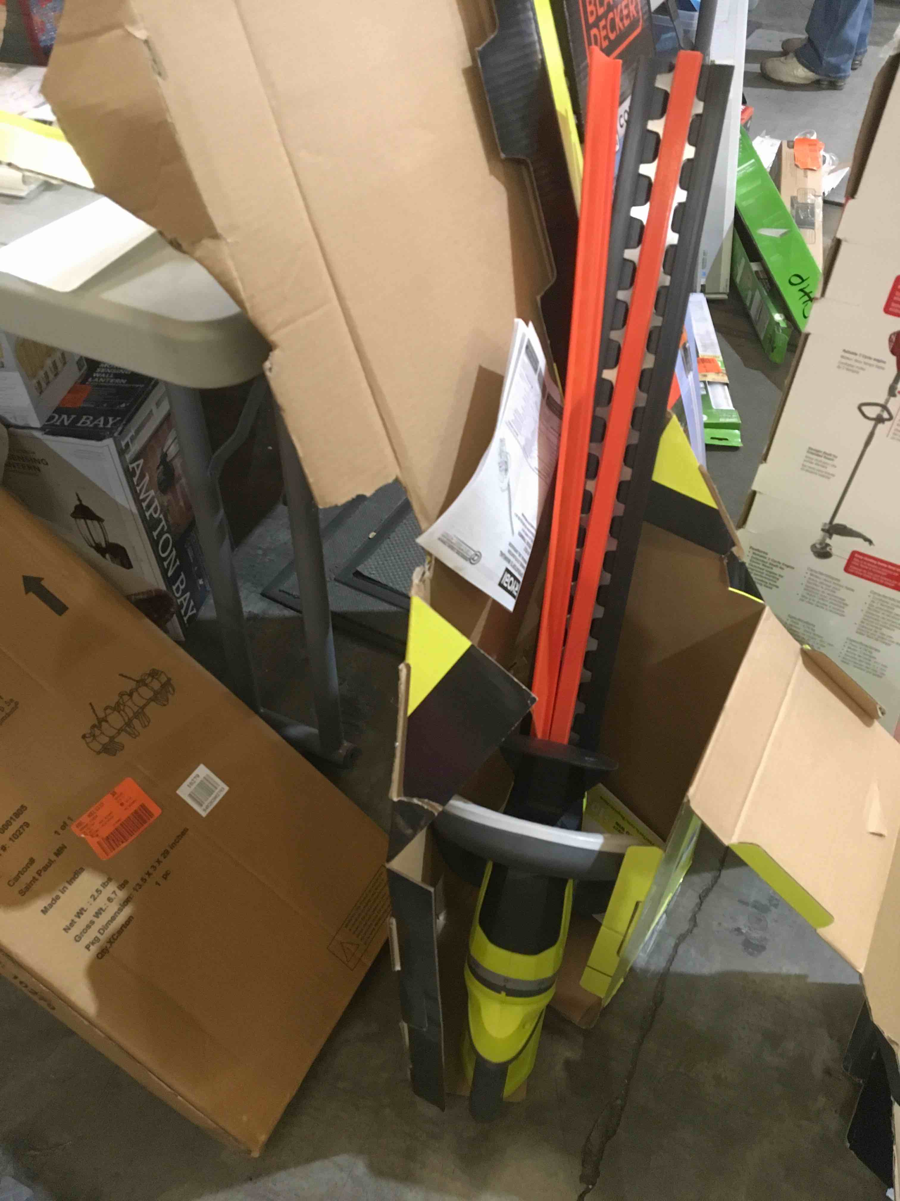 https://s3.amazonaws.com/lotting-images-prod/bidfta/RED4141016_1699296761213.jpeg