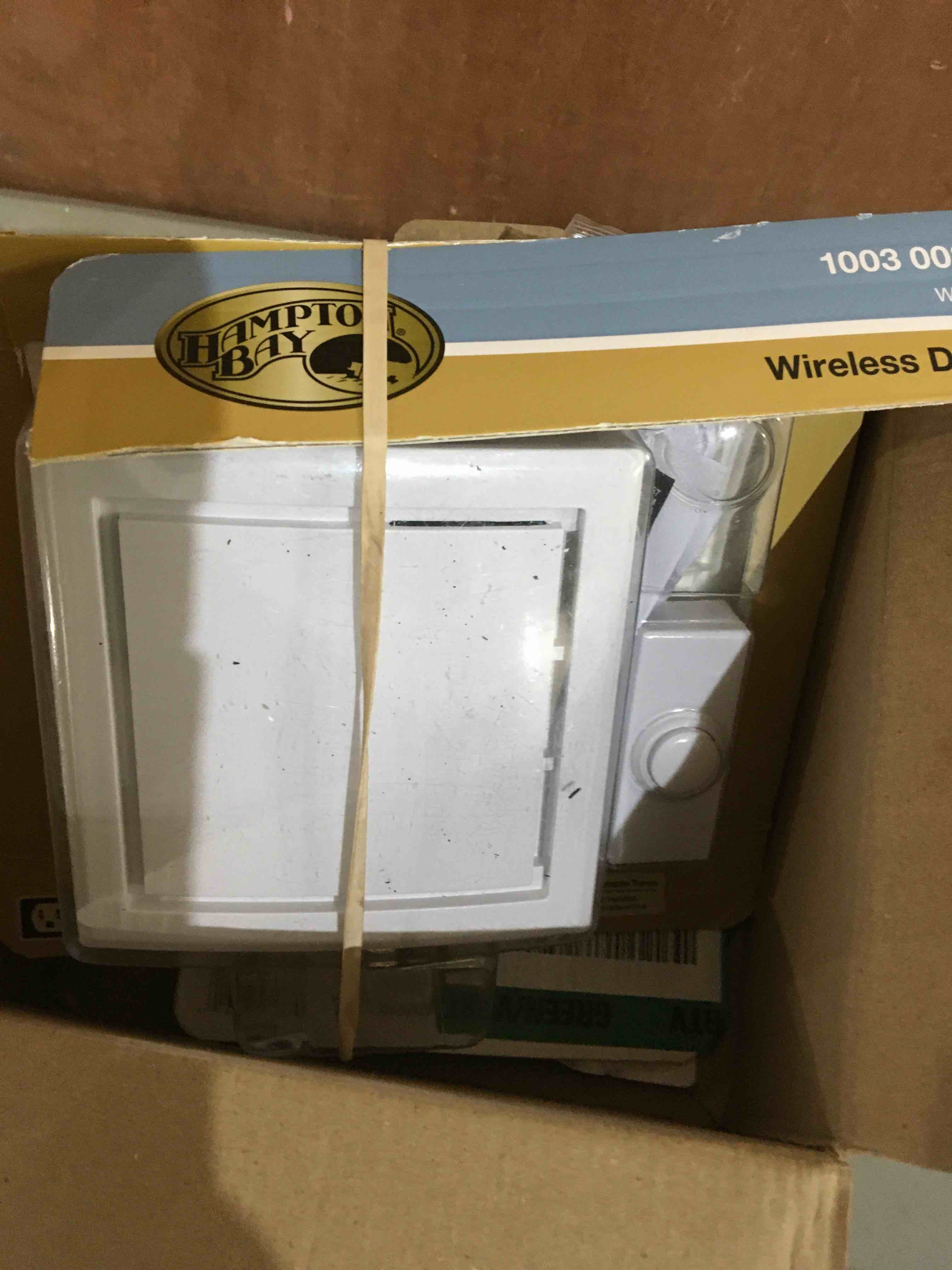 https://s3.amazonaws.com/lotting-images-prod/bidfta/RED4143758_1692018469319.jpeg