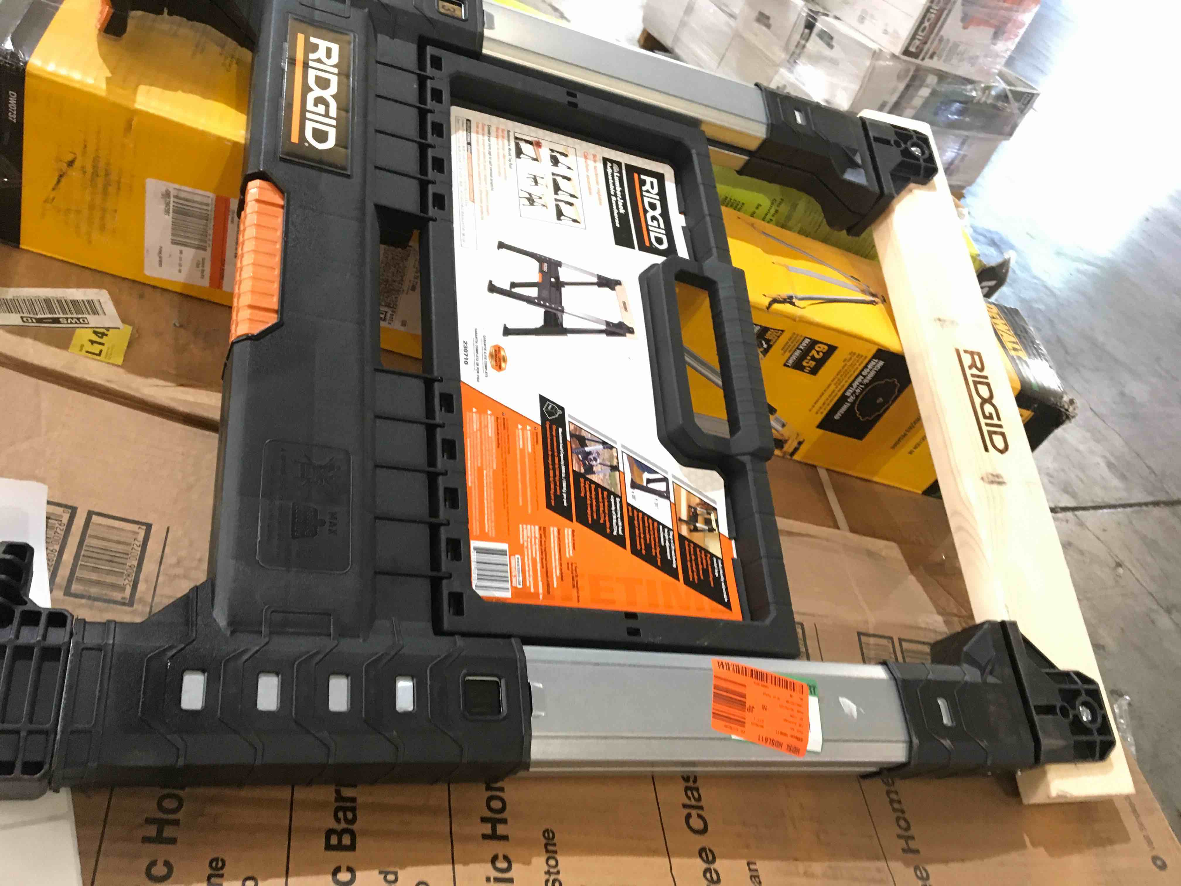 https://s3.amazonaws.com/lotting-images-prod/bidfta/RED4144668_1693230444902.jpeg