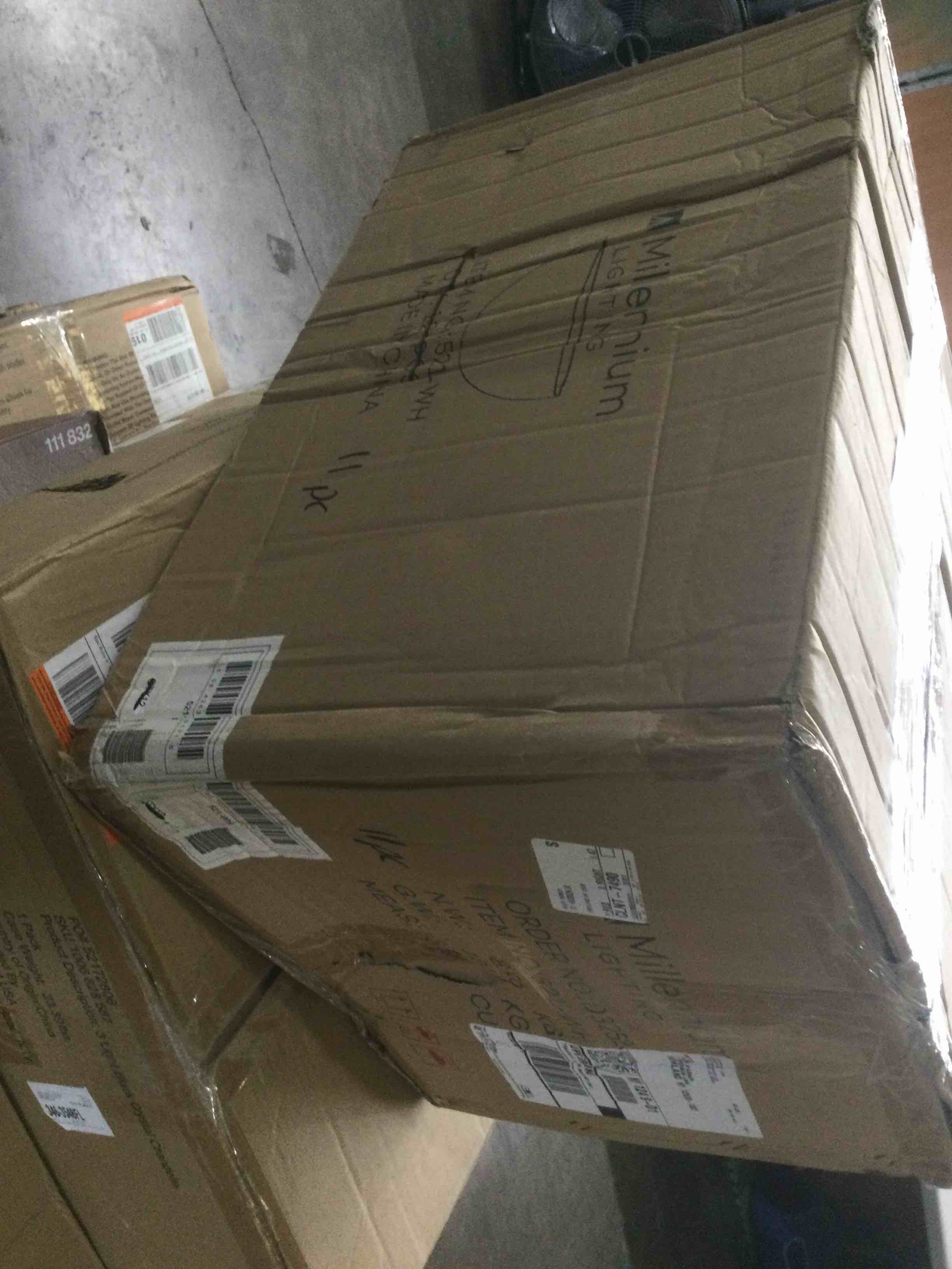 https://s3.amazonaws.com/lotting-images-prod/bidfta/RED4145771_1698157962962.jpeg