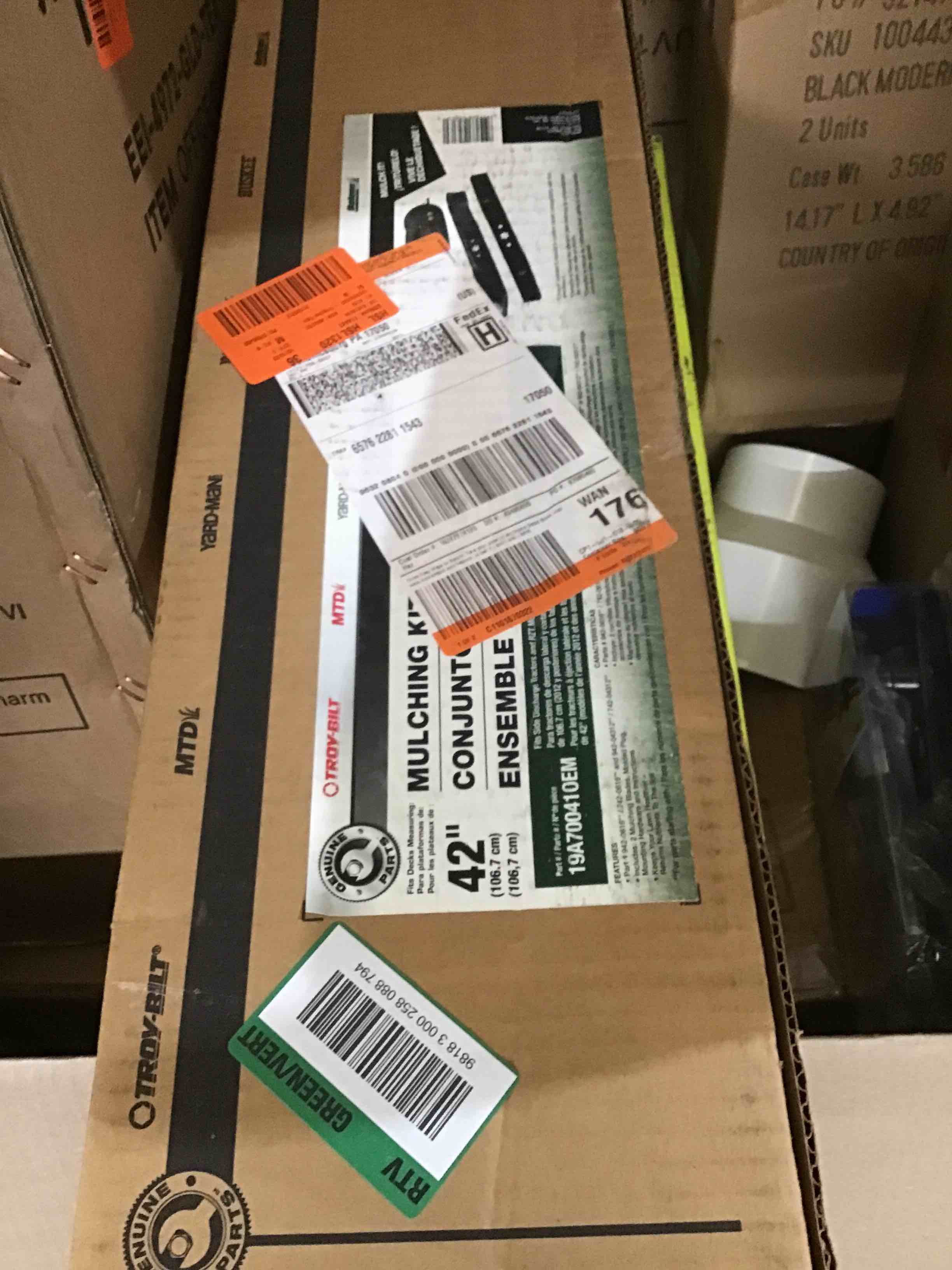 https://s3.amazonaws.com/lotting-images-prod/bidfta/RED4146067_1698431632526.jpeg
