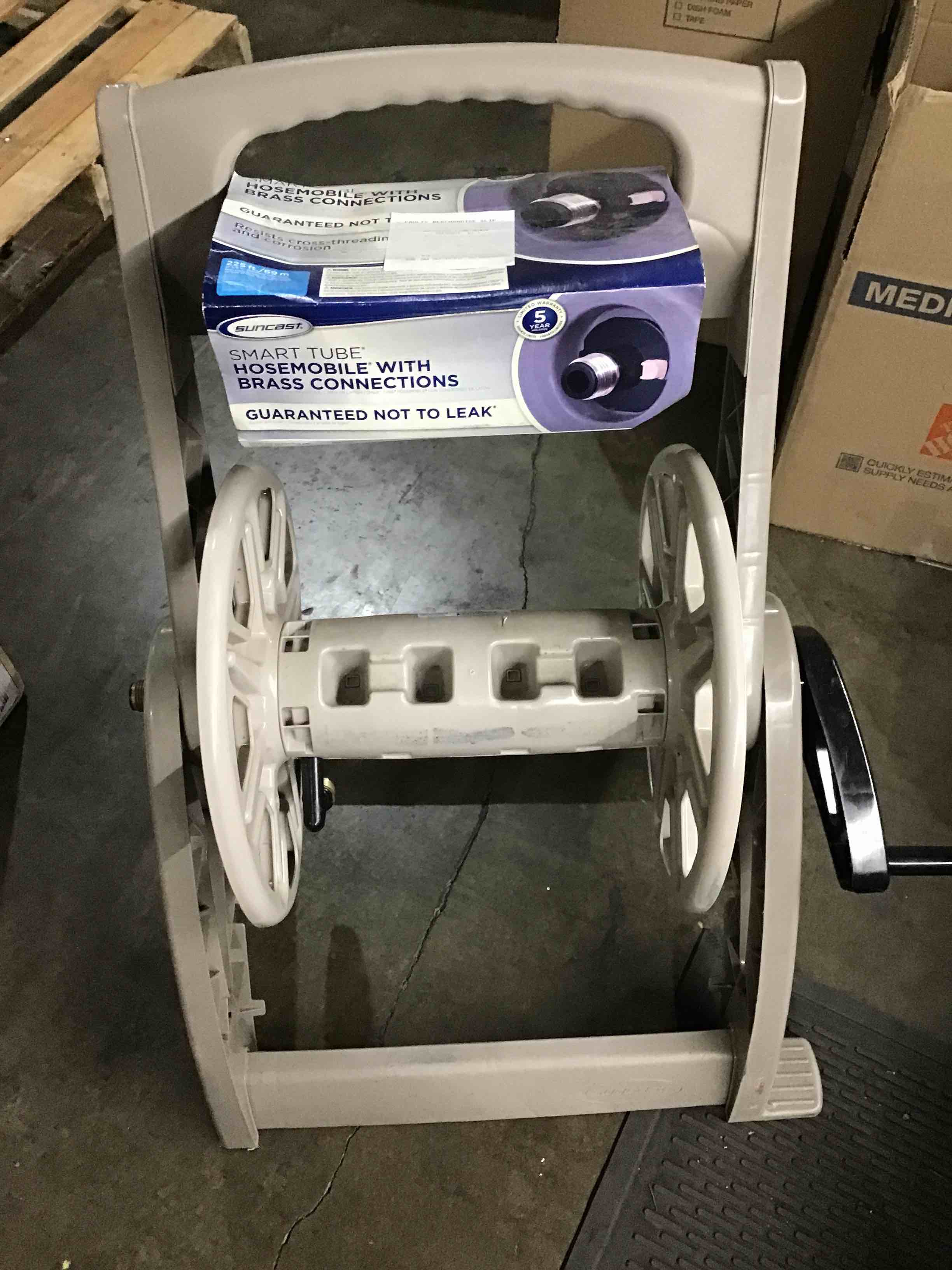 https://s3.amazonaws.com/lotting-images-prod/bidfta/RED4146321_1699013428288.jpeg