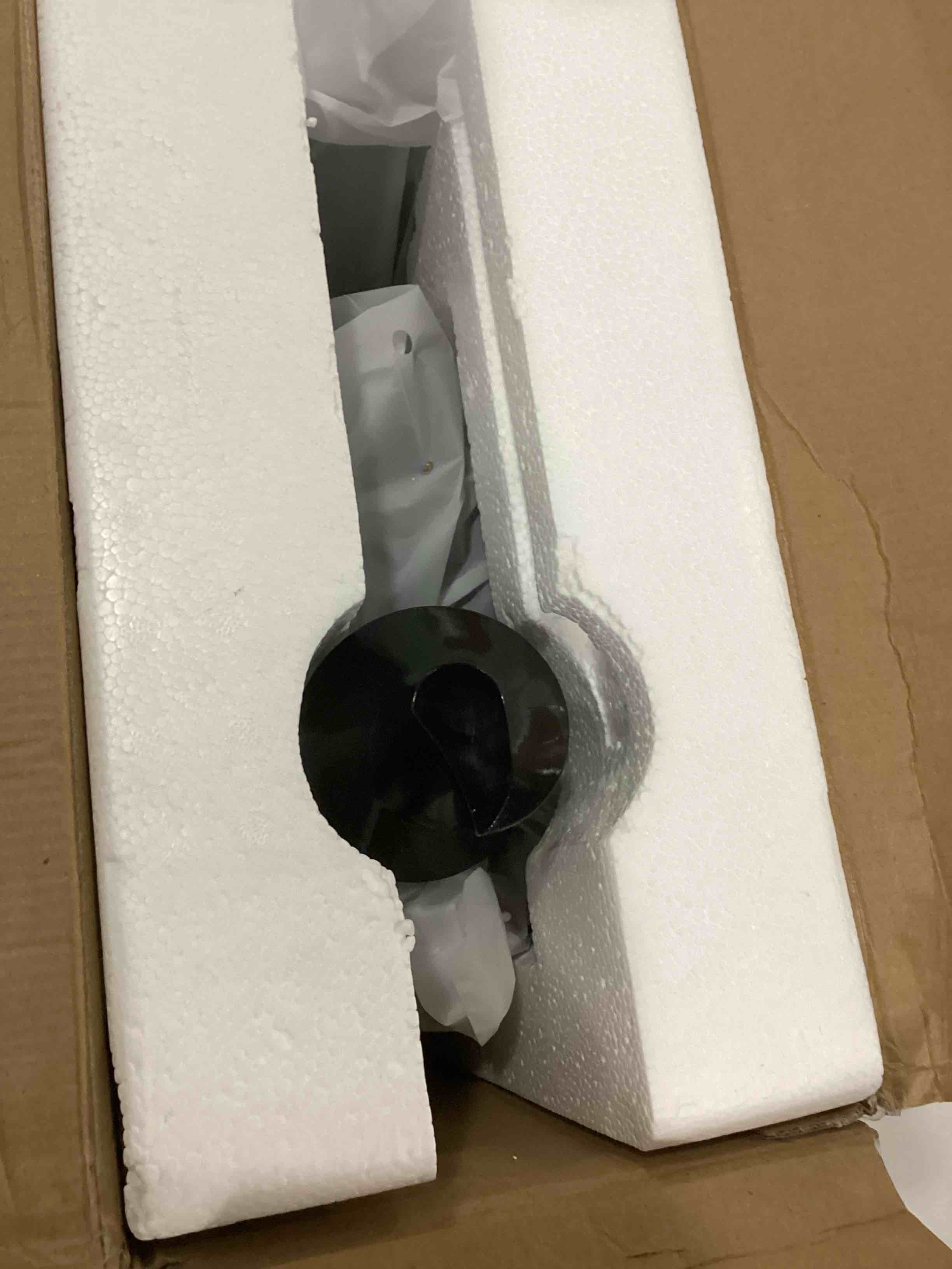 https://s3.amazonaws.com/lotting-images-prod/bidfta/RED4160198_1705939547783.jpeg