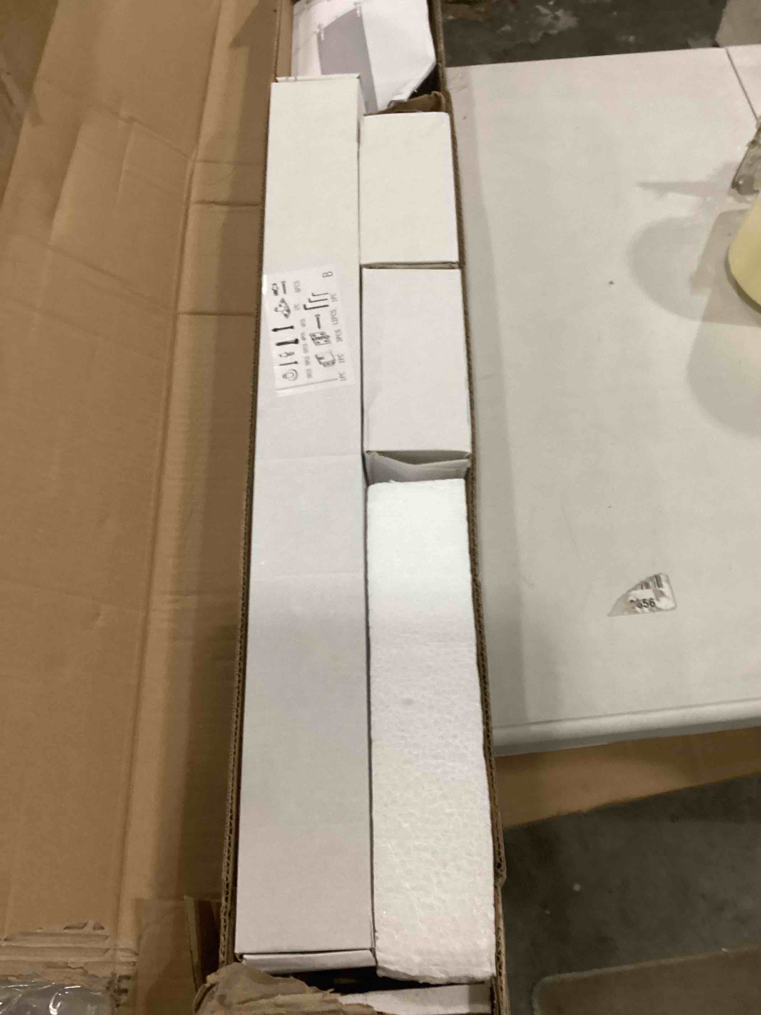 https://s3.amazonaws.com/lotting-images-prod/bidfta/RED4160481_1706186529209.jpeg