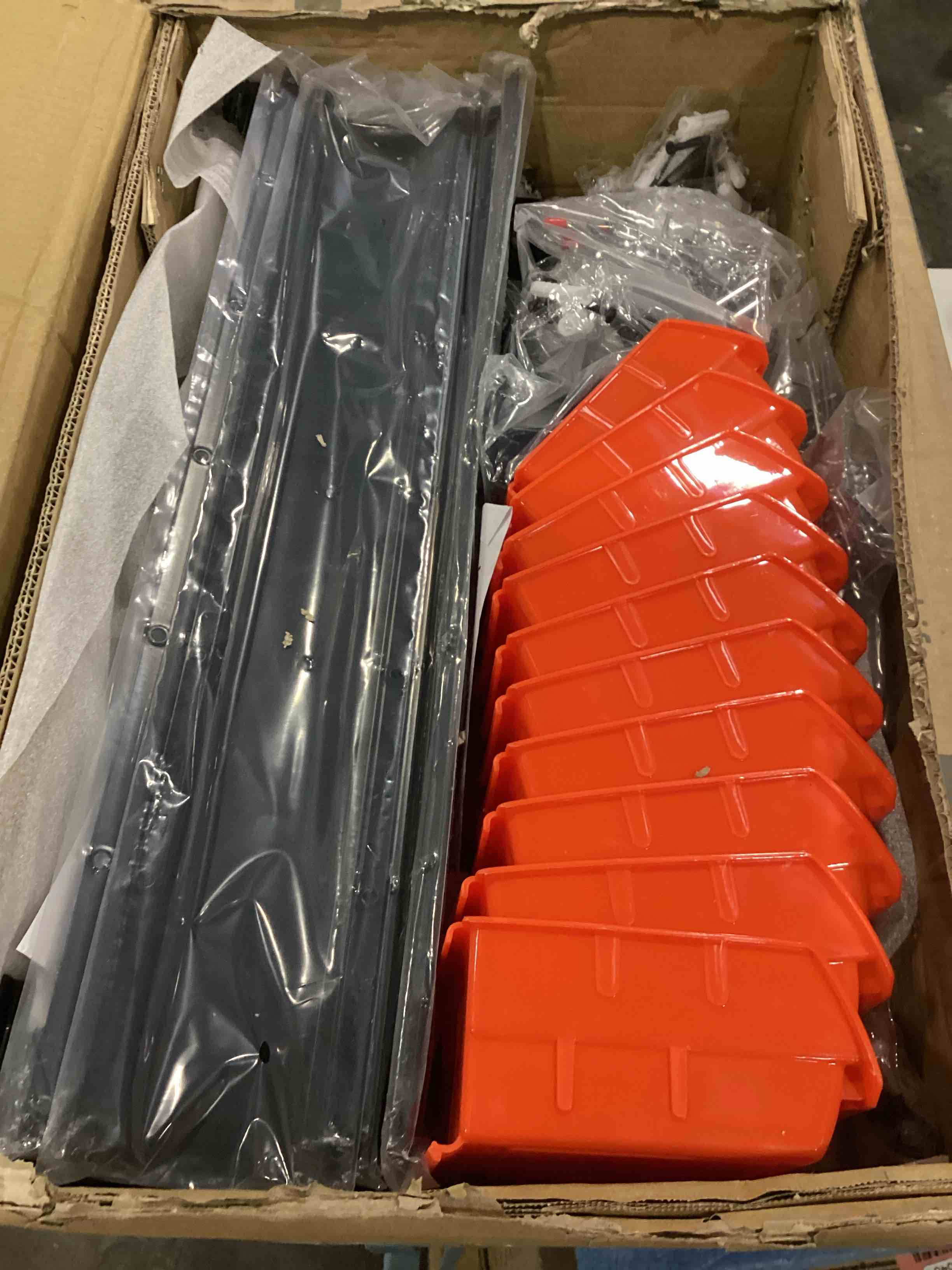 https://s3.amazonaws.com/lotting-images-prod/bidfta/RED4161082_1706891711084.jpeg