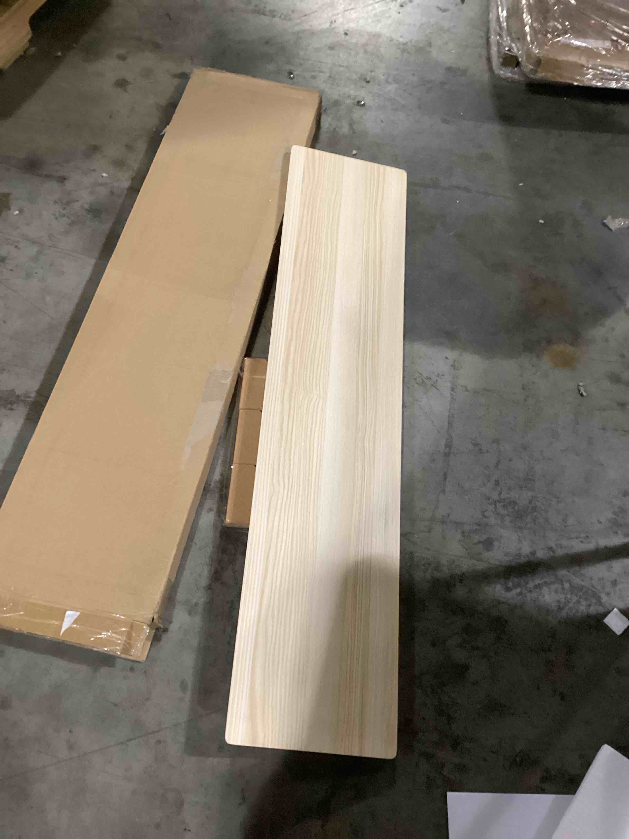 https://s3.amazonaws.com/lotting-images-prod/bidfta/RED4161623_1705409124748.jpeg