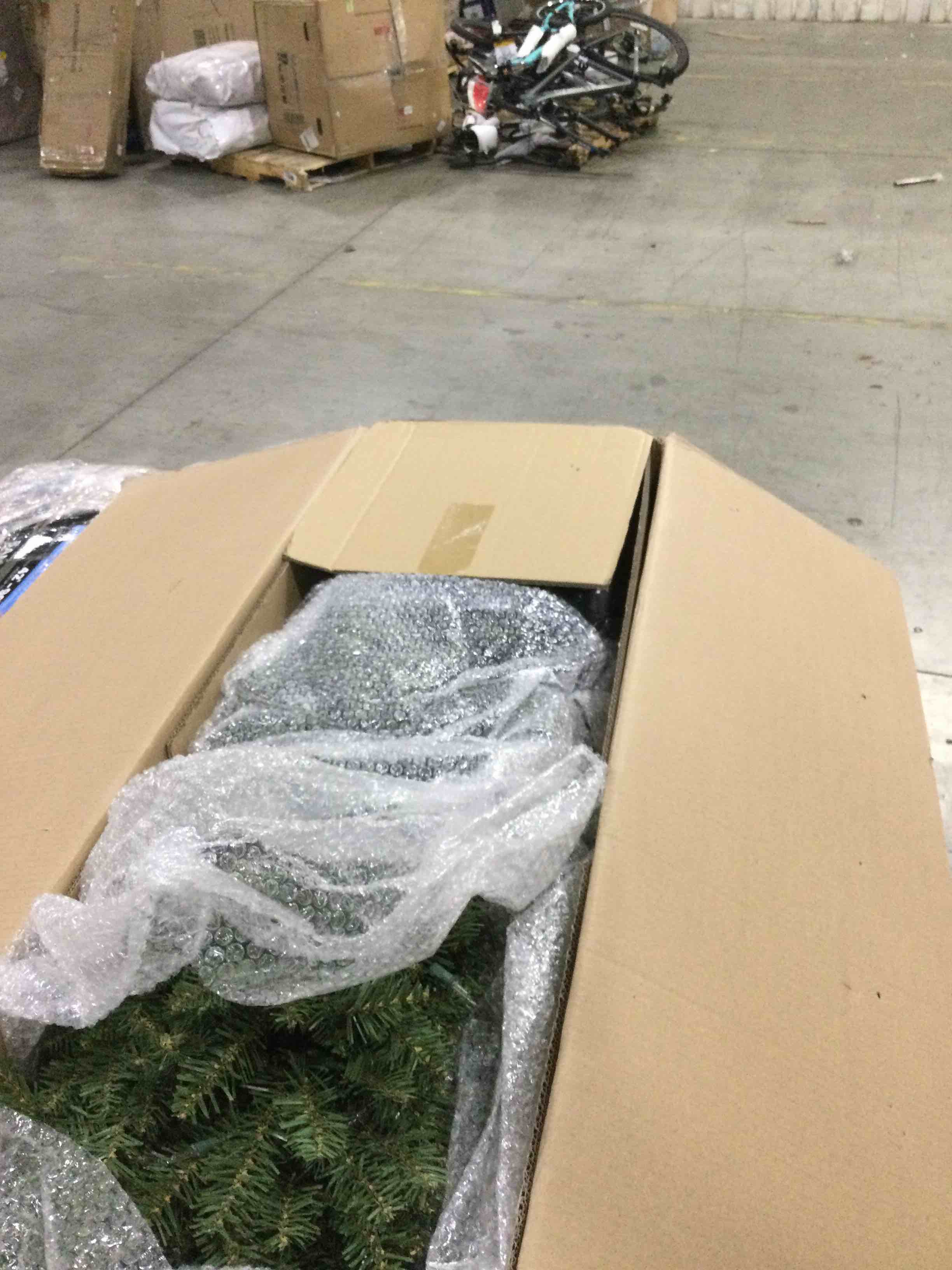 https://s3.amazonaws.com/lotting-images-prod/bidfta/RED4161892_1705681922631.jpeg