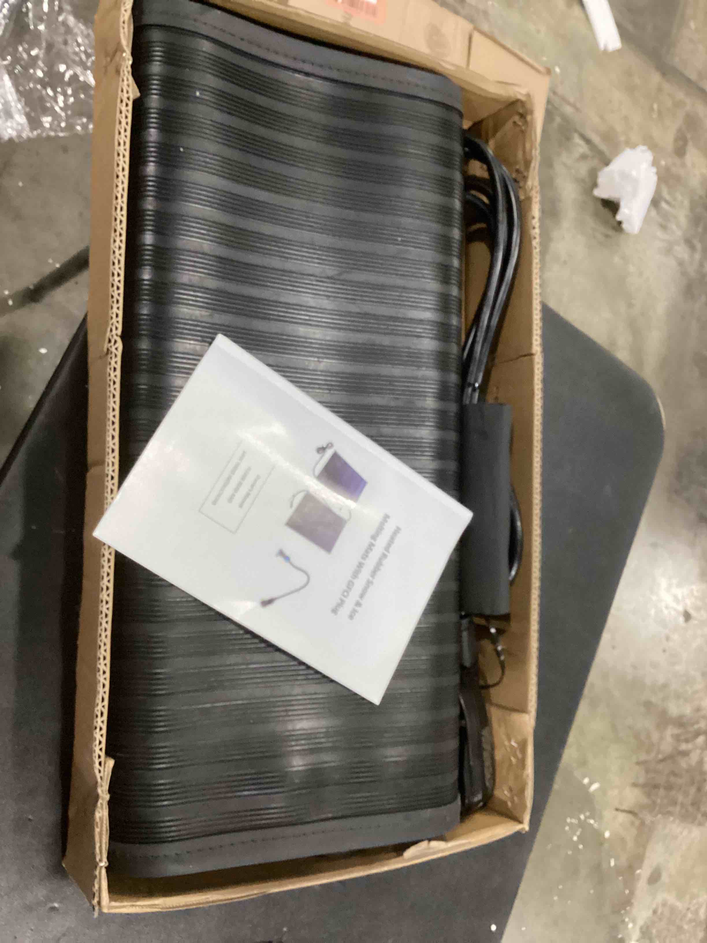 https://s3.amazonaws.com/lotting-images-prod/bidfta/RED4161972_1705938670471.jpeg
