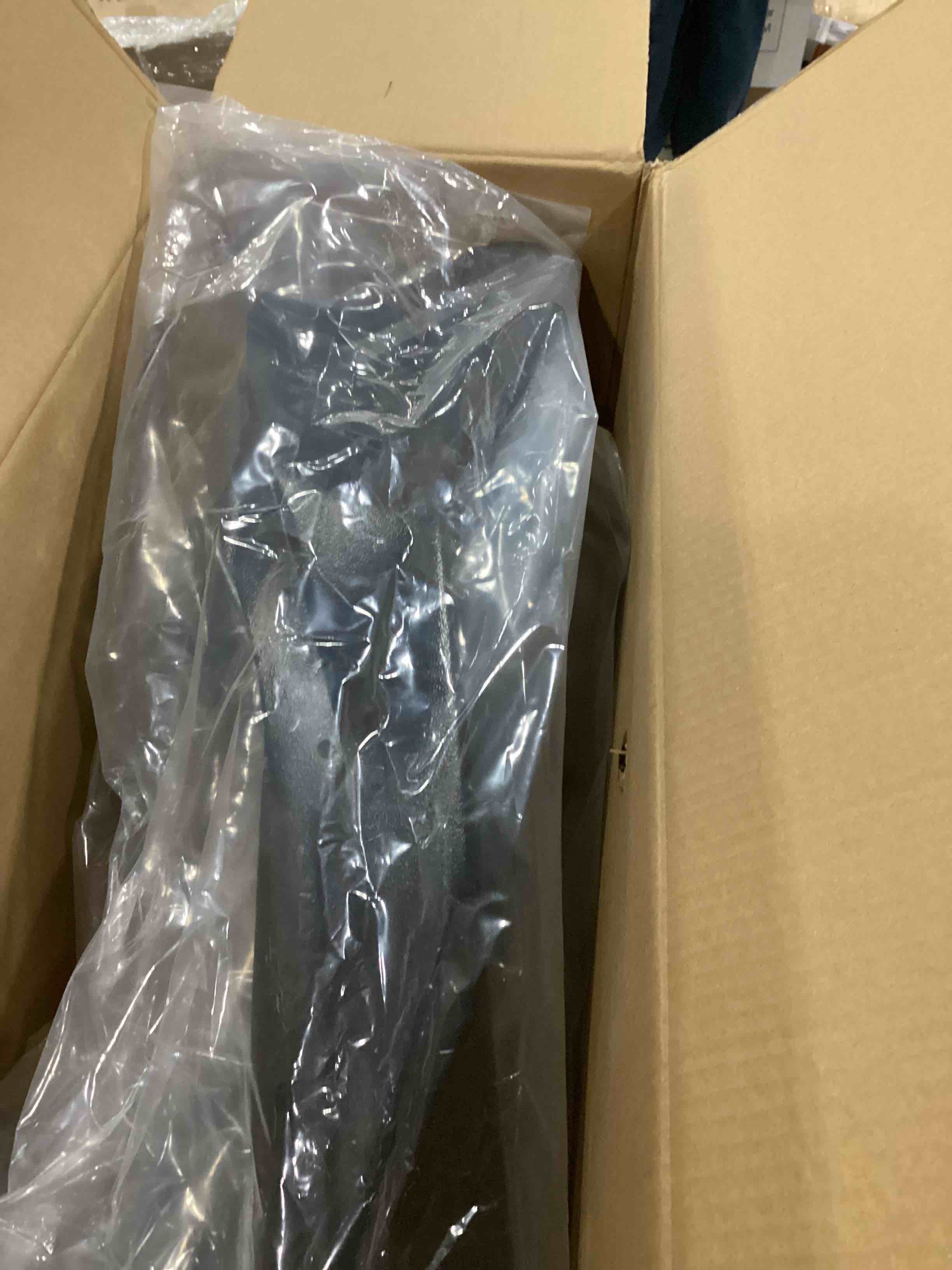 https://s3.amazonaws.com/lotting-images-prod/bidfta/RED4161975_1705939207826.jpeg