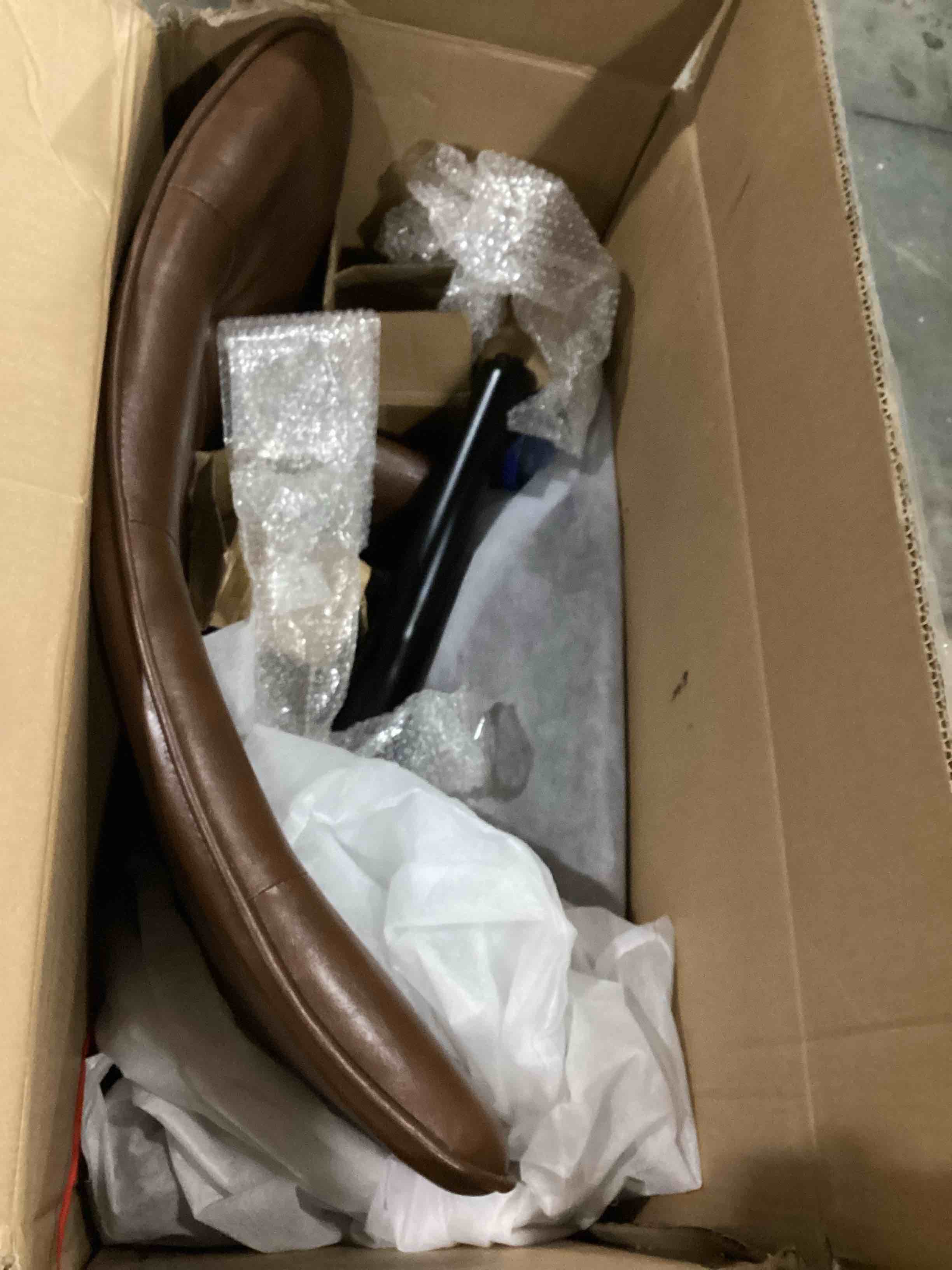 https://s3.amazonaws.com/lotting-images-prod/bidfta/RED4162028_1706012575774.jpeg