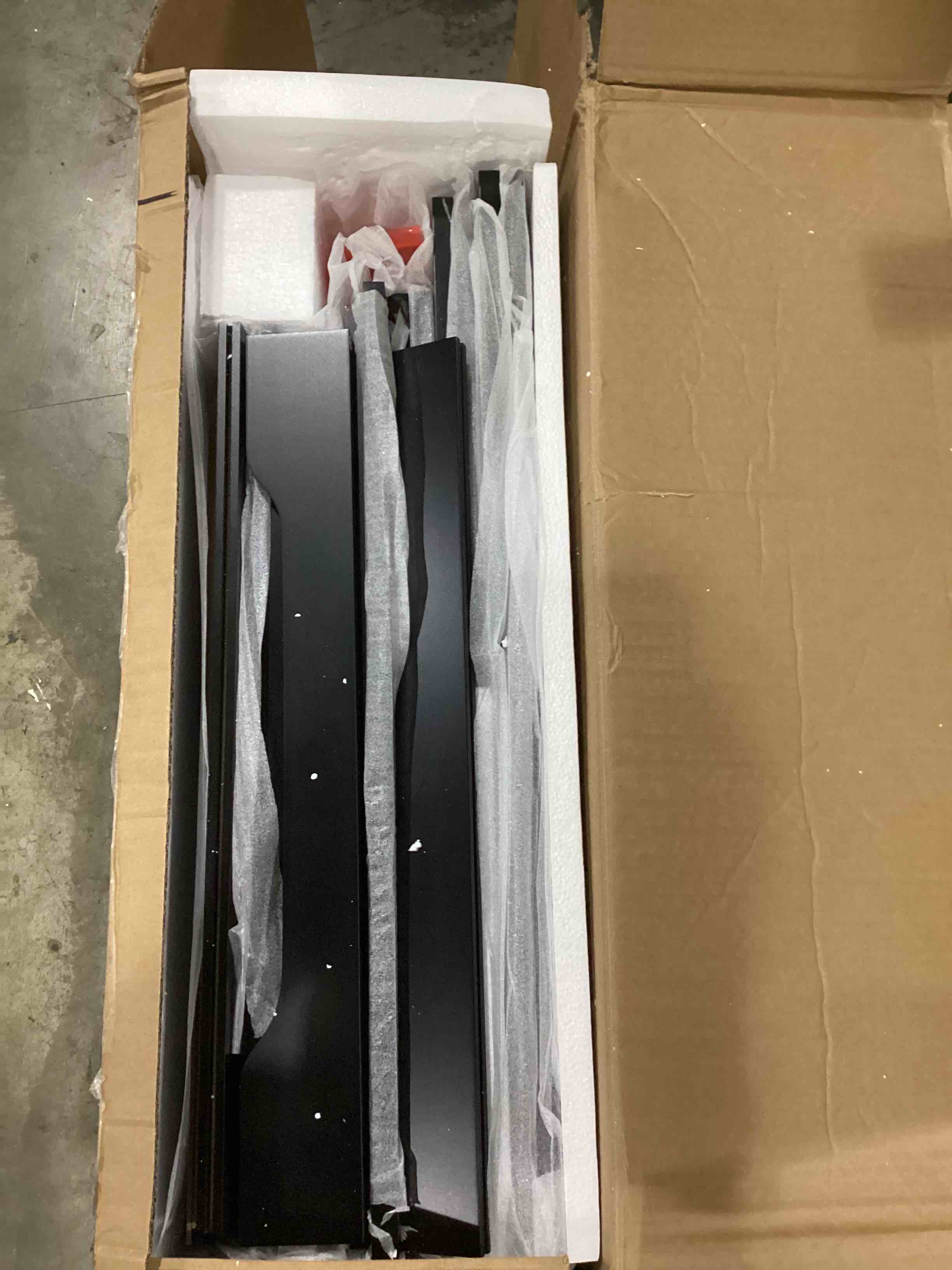 https://s3.amazonaws.com/lotting-images-prod/bidfta/RED4162141_1706184835470.jpeg