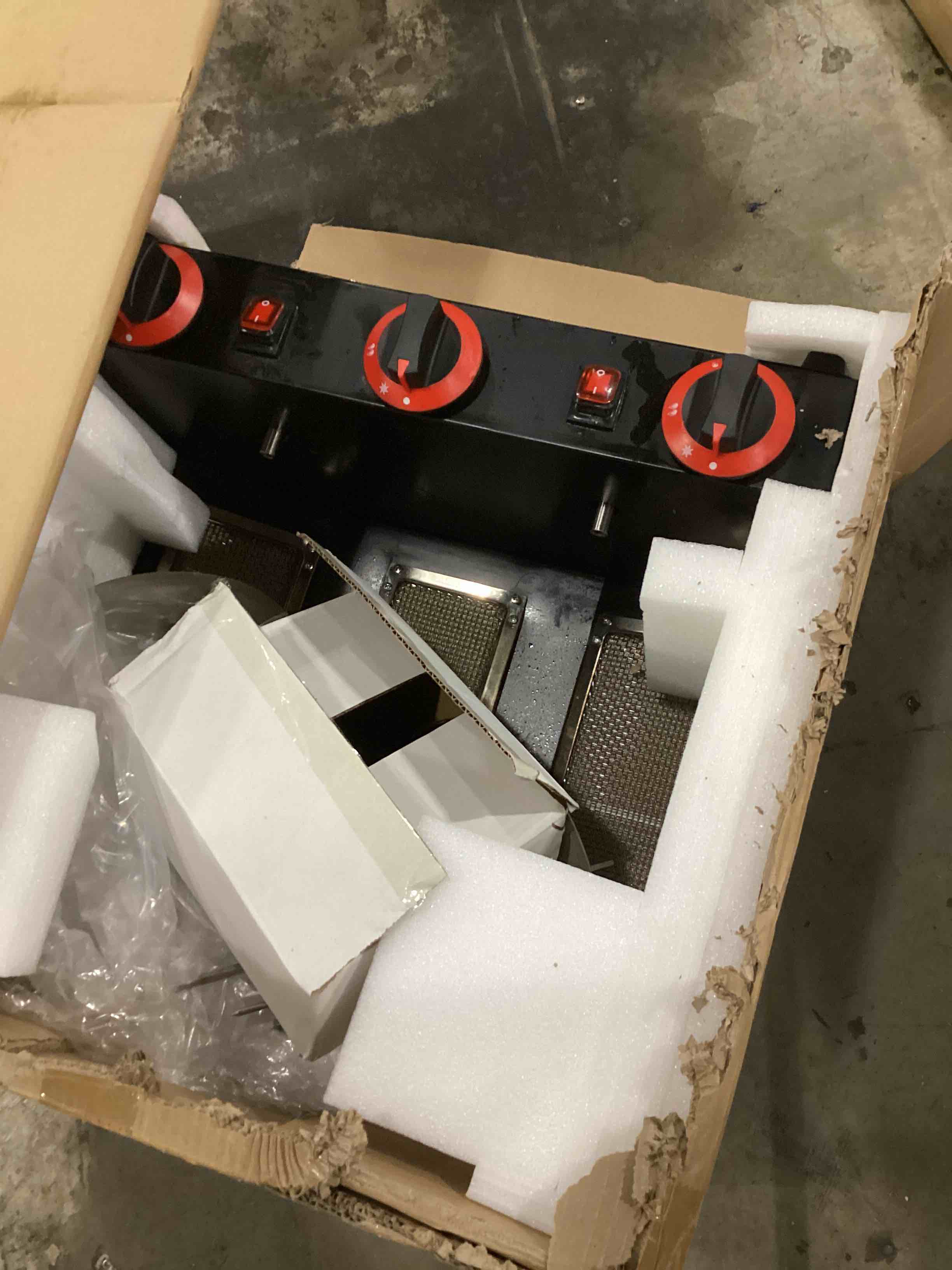 https://s3.amazonaws.com/lotting-images-prod/bidfta/RED4162167_1706191319626.jpeg