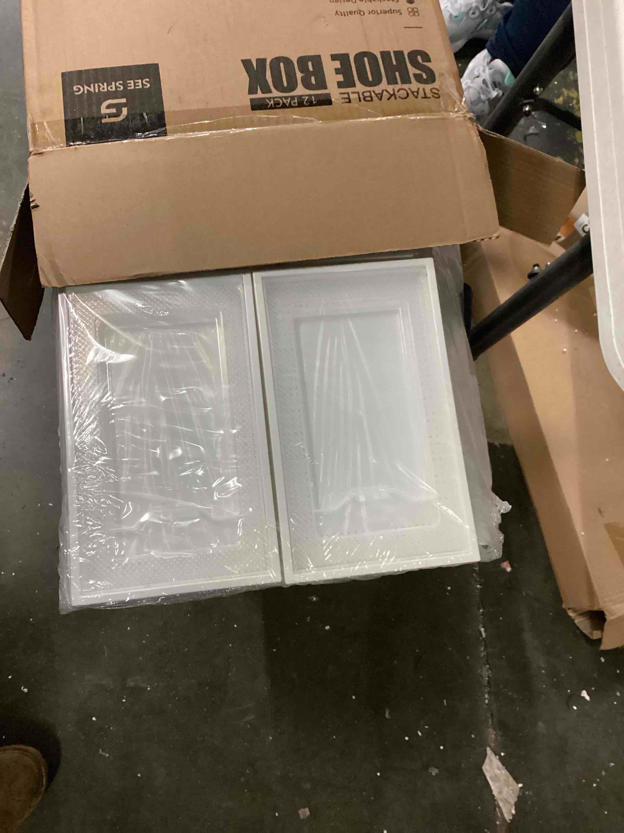 https://s3.amazonaws.com/lotting-images-prod/bidfta/RED4162762_1707936643980.jpeg