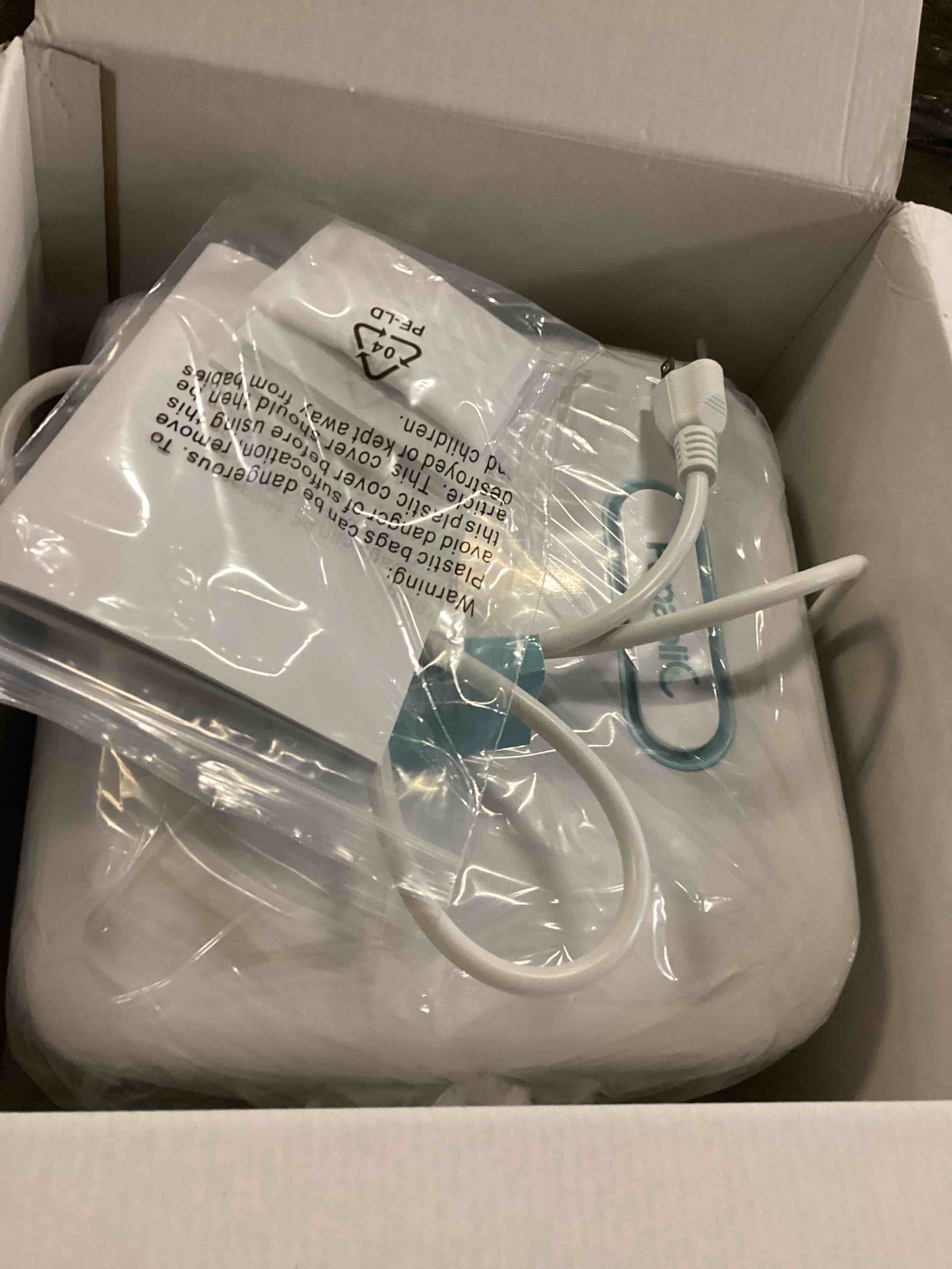 https://s3.amazonaws.com/lotting-images-prod/bidfta/RED4162806_1708001551871.jpeg