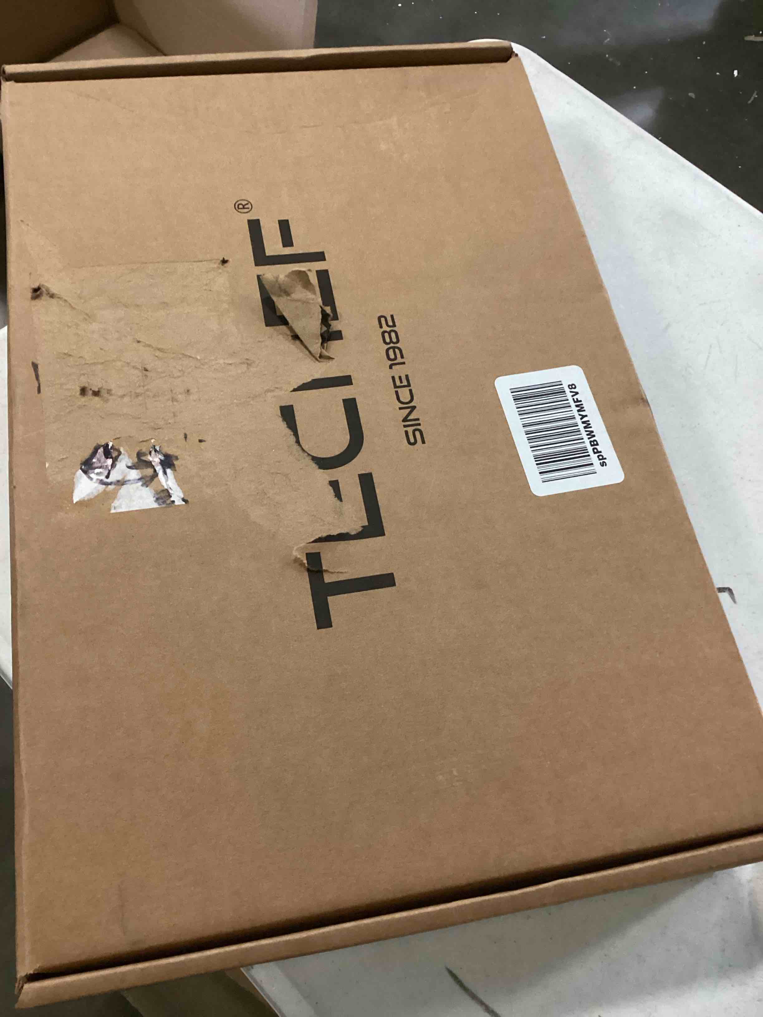 https://s3.amazonaws.com/lotting-images-prod/bidfta/RED4162883_1708020011434.jpeg