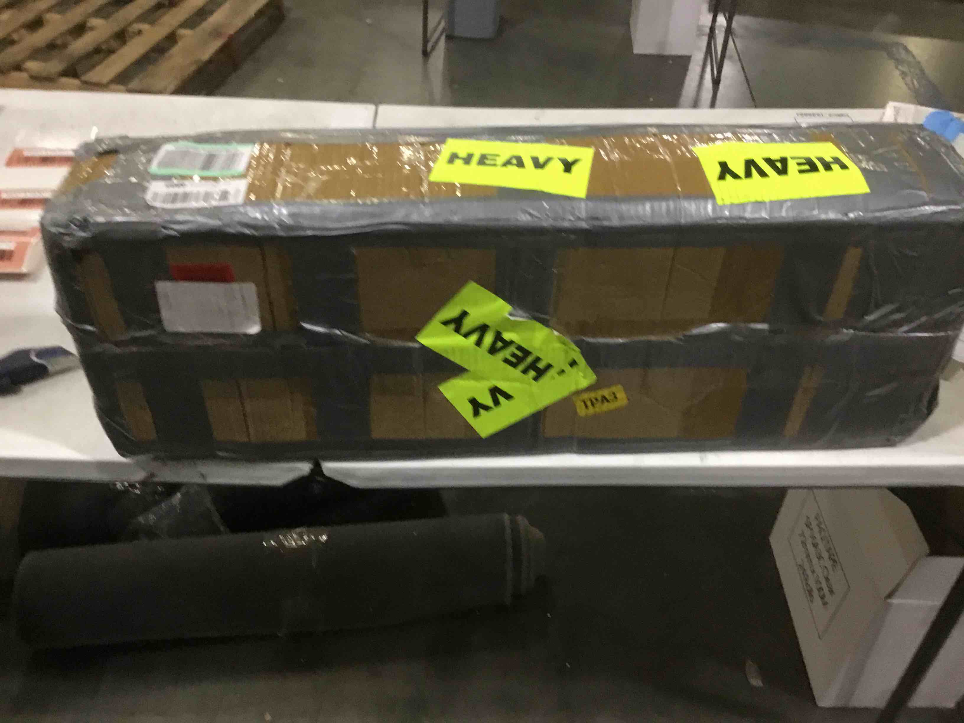 https://s3.amazonaws.com/lotting-images-prod/bidfta/RED4163012_1704908066106.jpeg