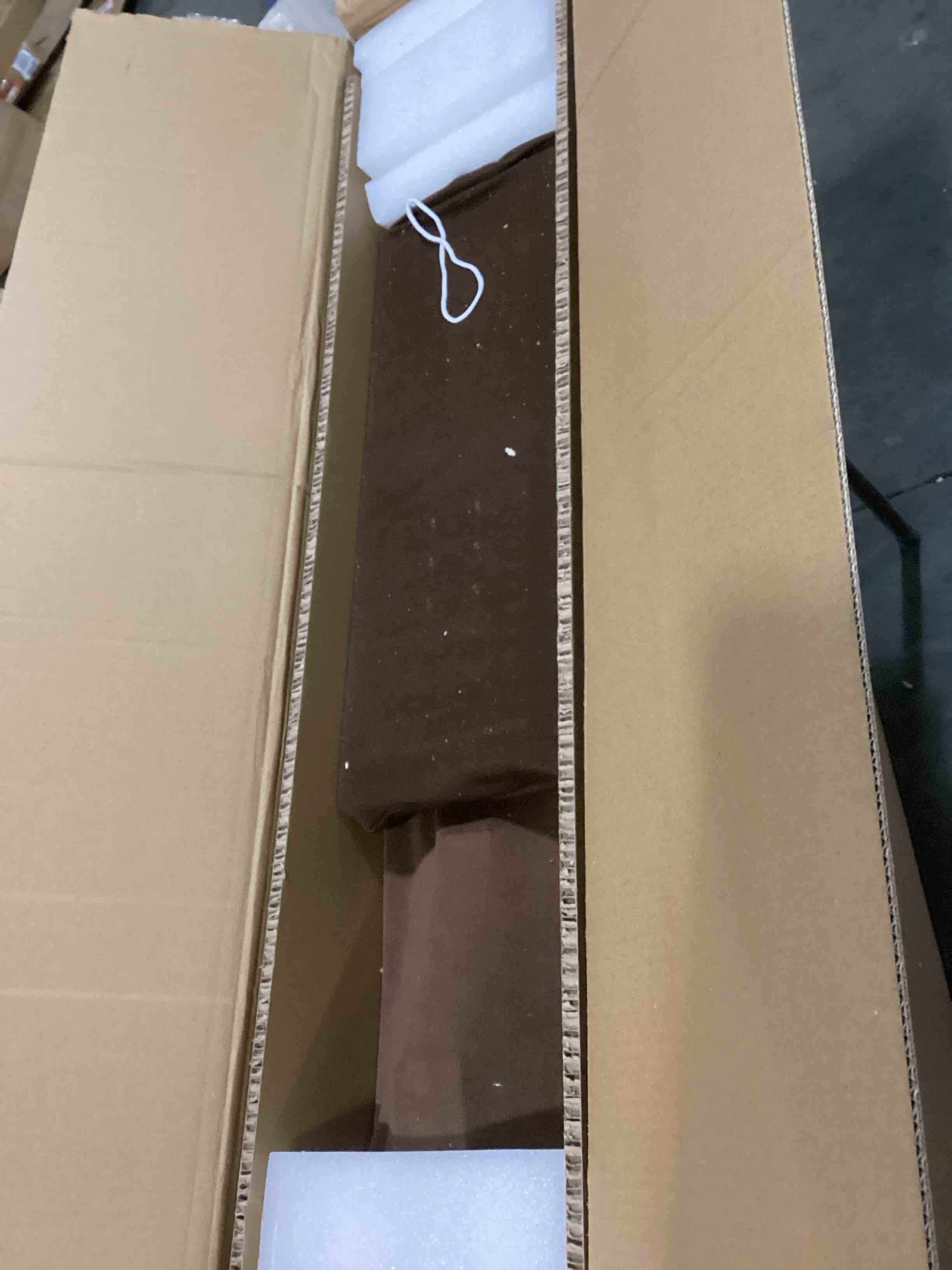 https://s3.amazonaws.com/lotting-images-prod/bidfta/RED4163335_1705586428343.jpeg