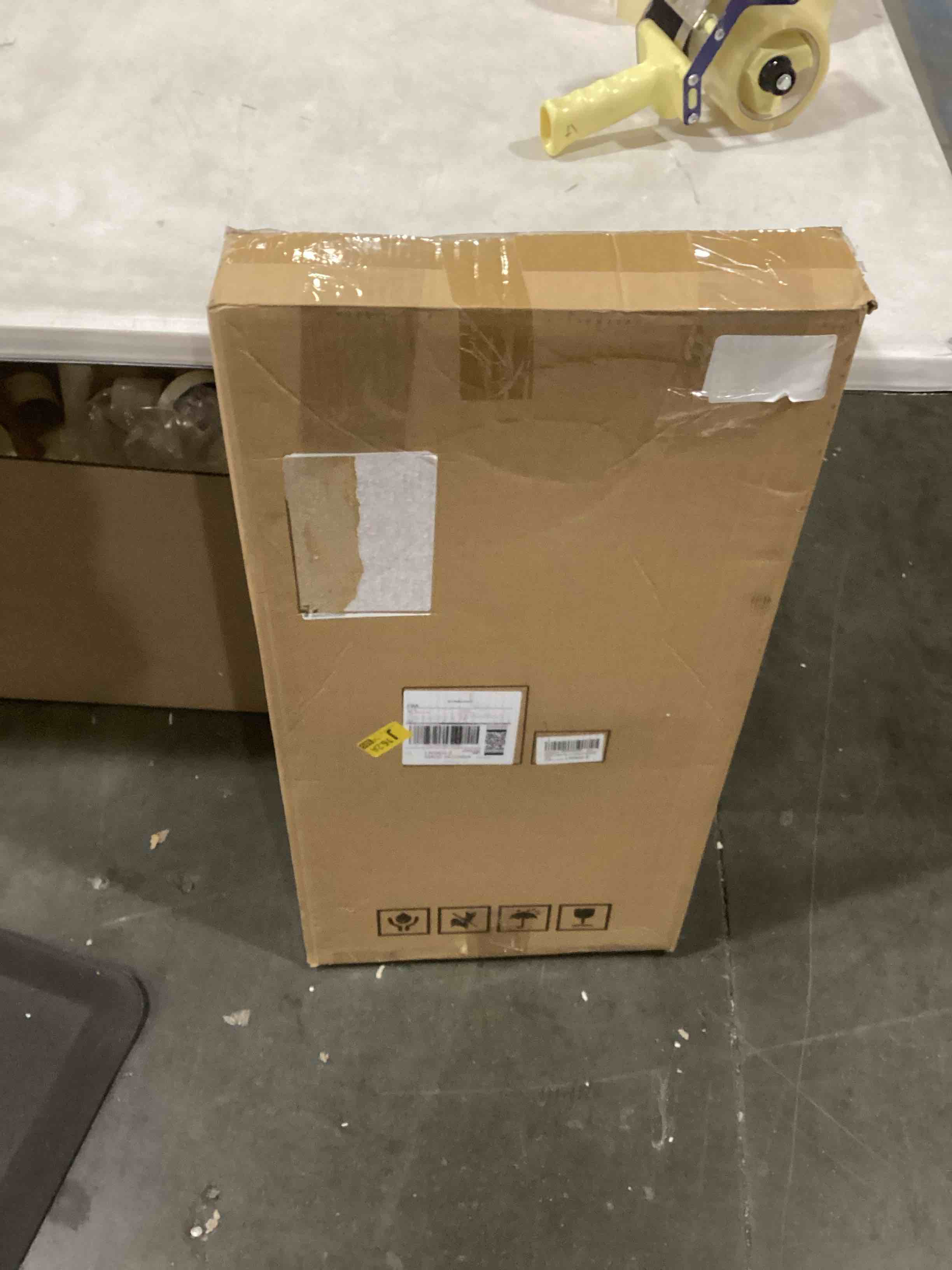 https://s3.amazonaws.com/lotting-images-prod/bidfta/RED4163342_1705589064379.jpeg