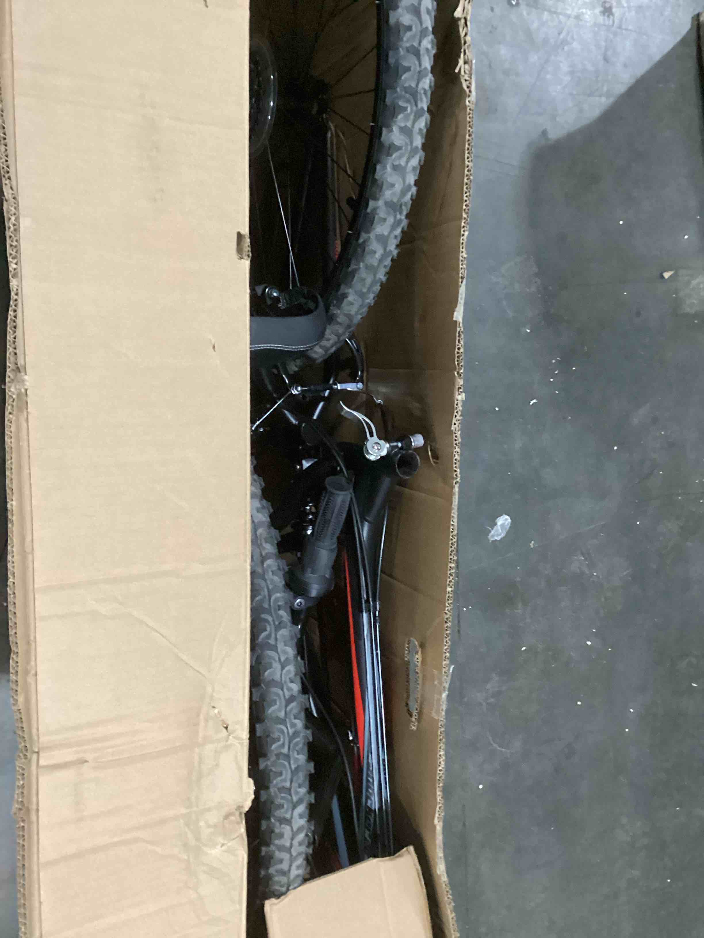 https://s3.amazonaws.com/lotting-images-prod/bidfta/RED4163371_1705602919595.jpeg