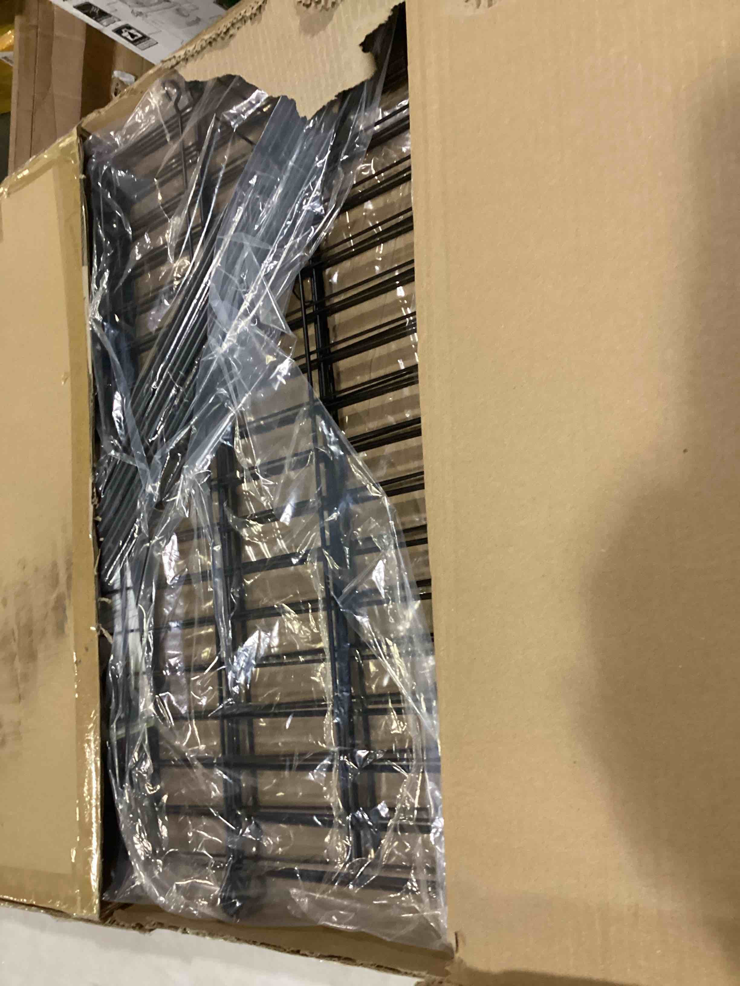 https://s3.amazonaws.com/lotting-images-prod/bidfta/RED4164030_1706623746448.jpeg